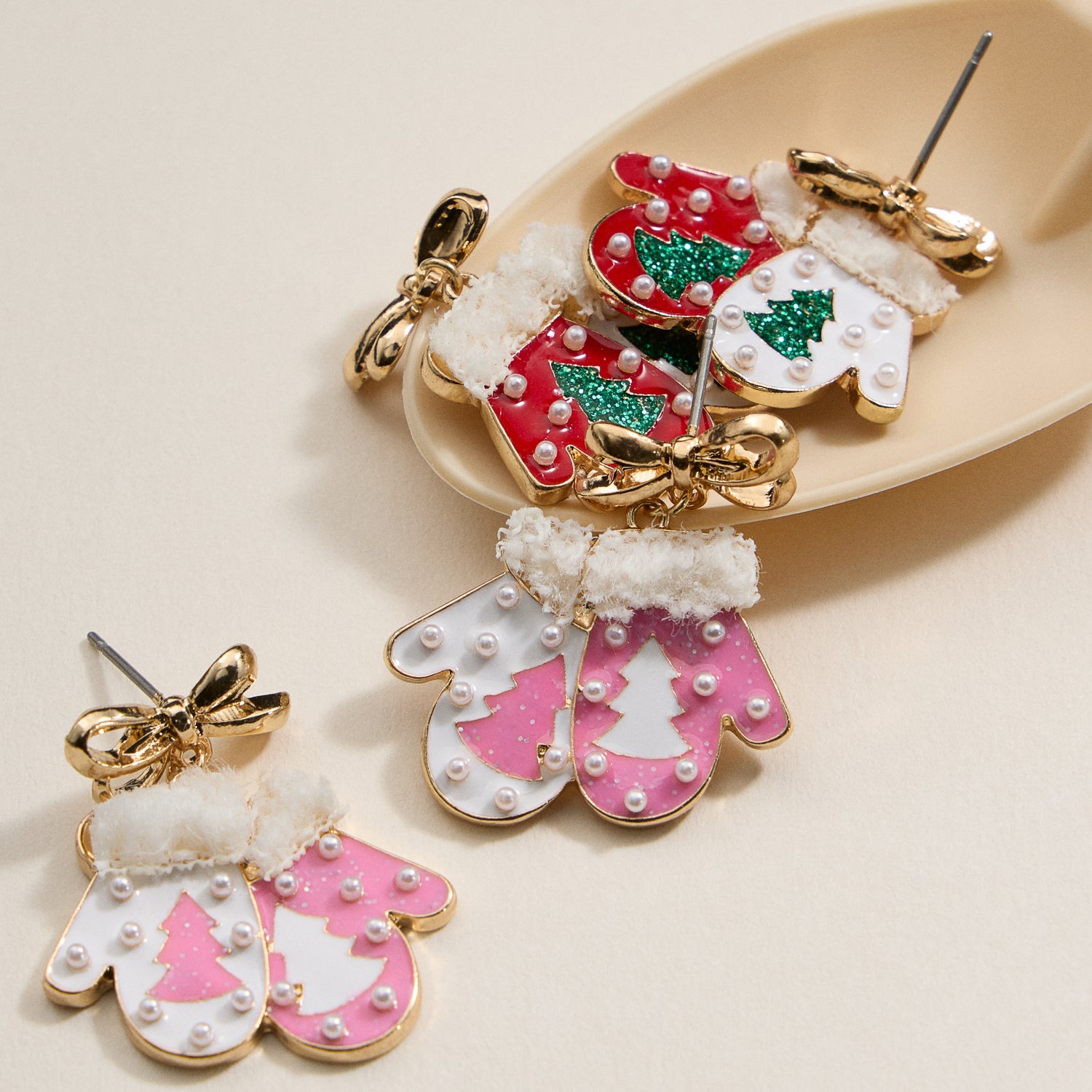 Christmas Gloves with Pearls Enamel Dangling Earrings | Charming Christmas Gloves with Pearls Enamel Drop Earrings - Frem