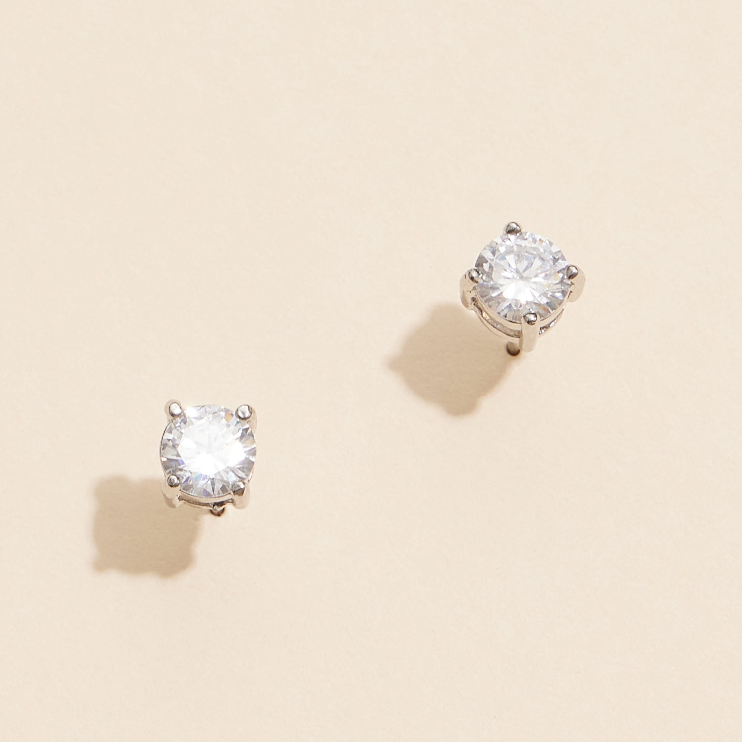Sophisticated Gold and White Stud Earrings with Brilliant Gemstones