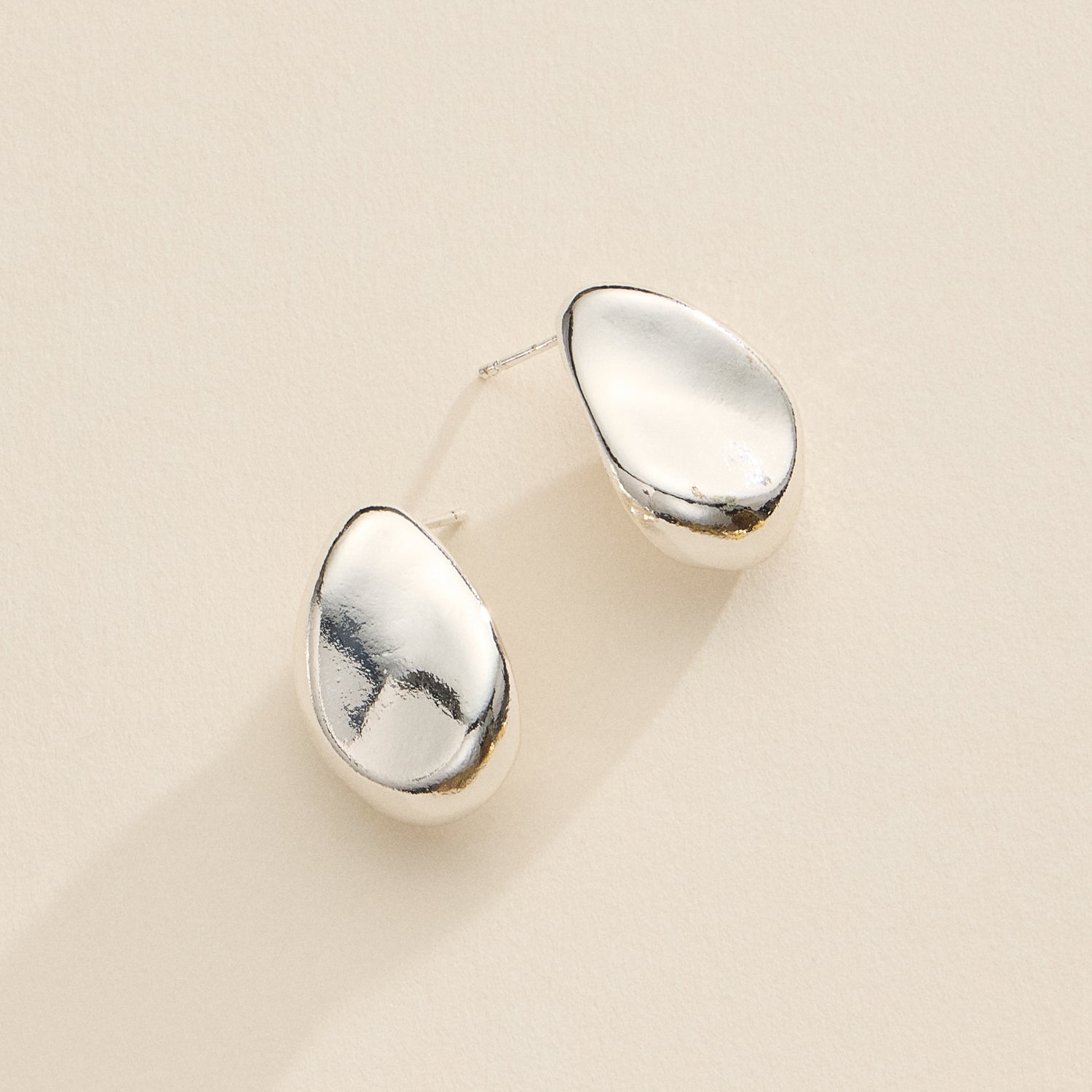 18K Gold Organic Teardrop Studs – Modern Sculptural Design