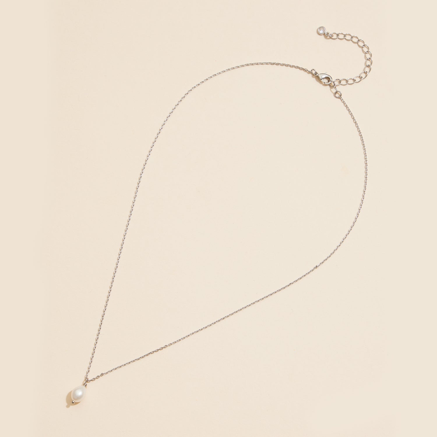 Elegant Pearl Pendant Necklace
