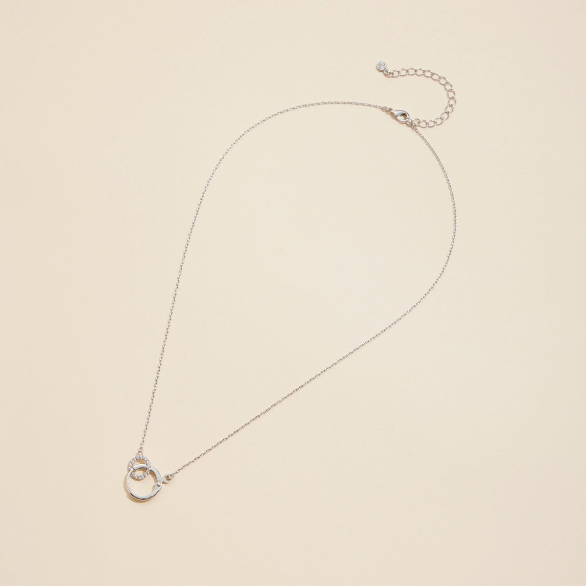 Sophisticated Interlocking Circles Gold-Dipped Short Necklace