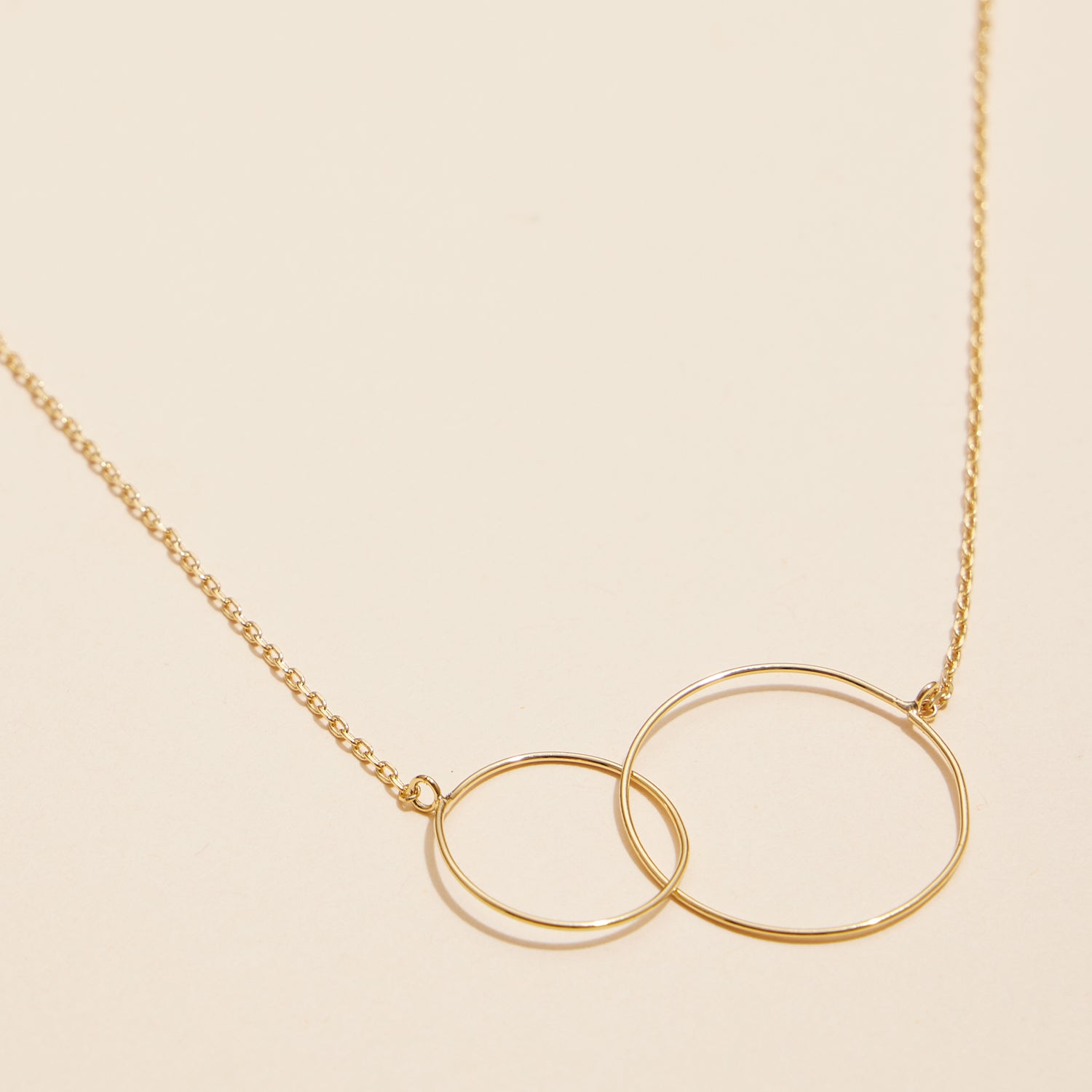 Sophisticated 16mm Double Circle Interlocking Necklace in 18K Gold Dipped Finish