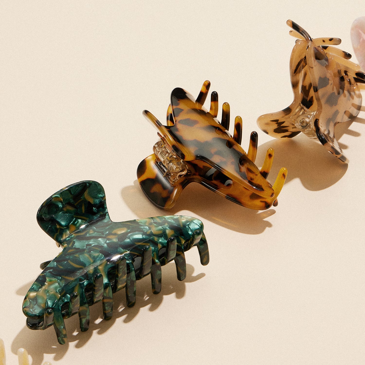 Elegant Marble Acetate Hair Claw Clip - Strong Hold for Everyday Styling