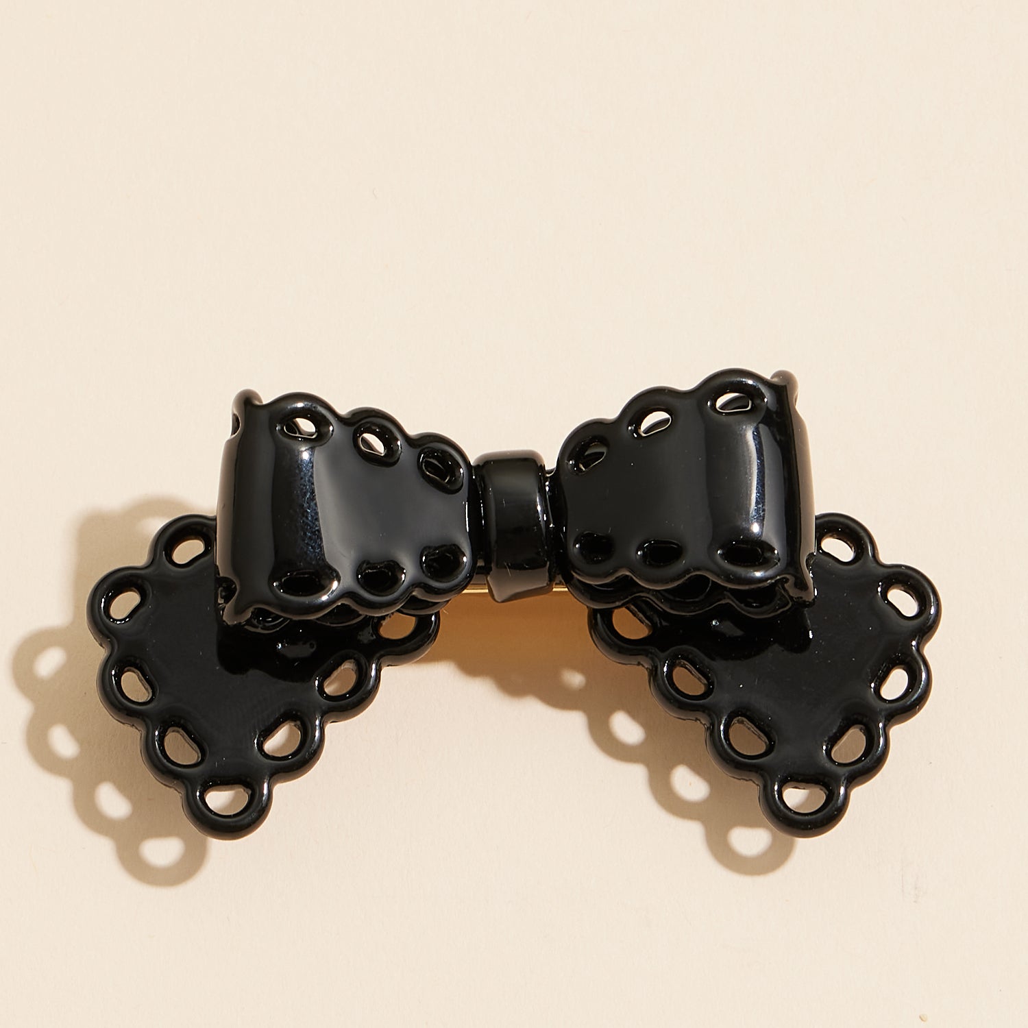 Elegant Scalloped Edge Bow Claw Clip