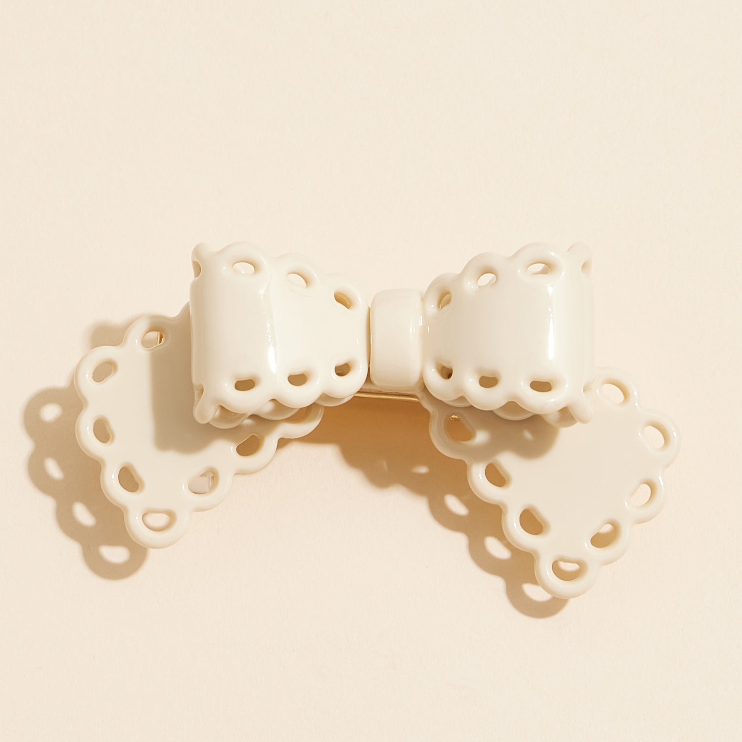 Elegant Scalloped Edge Bow Claw Clip