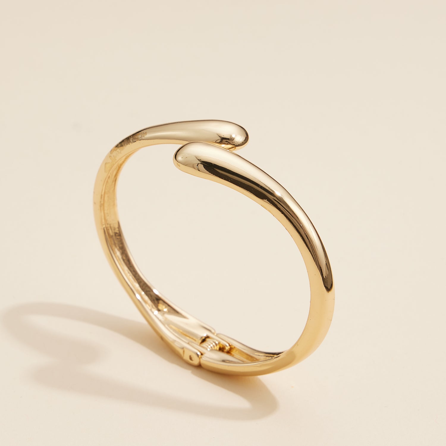 Minimalist Open Cuff Bracelet – Modern Elegance