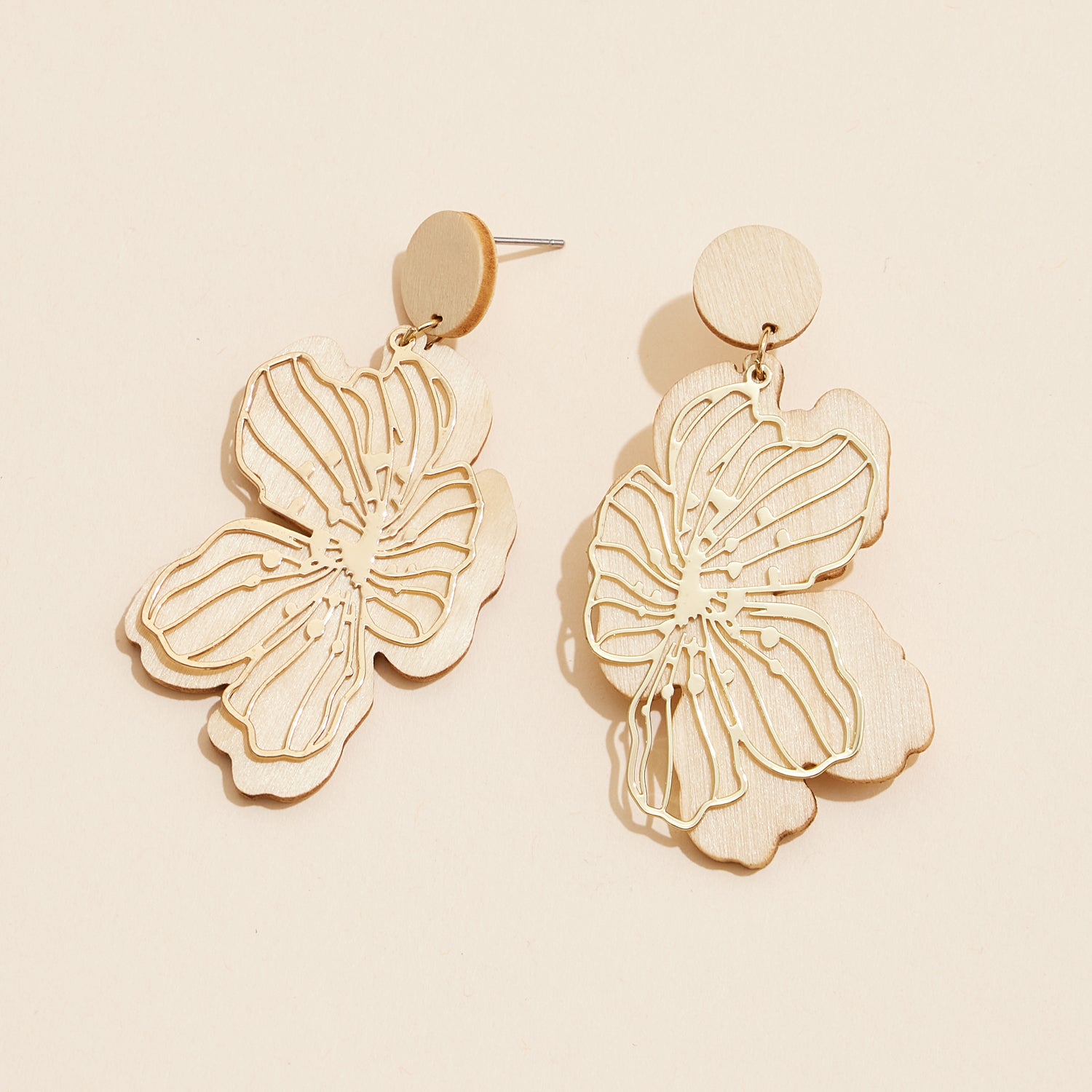 Sophisticated Wooden Post Earrings with Floral Filigree Design - Frem