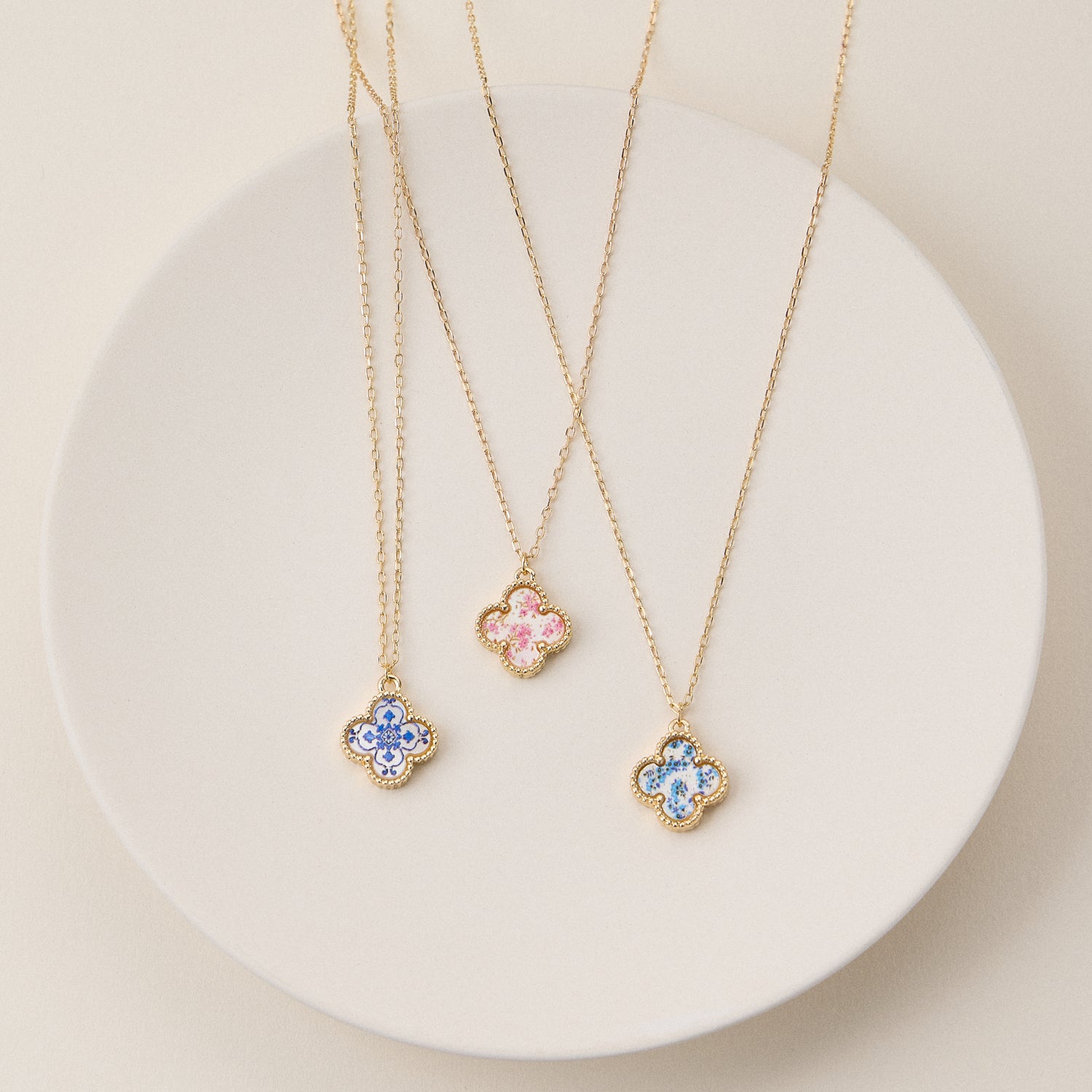 Gold Chain Necklace with Shell Pendant