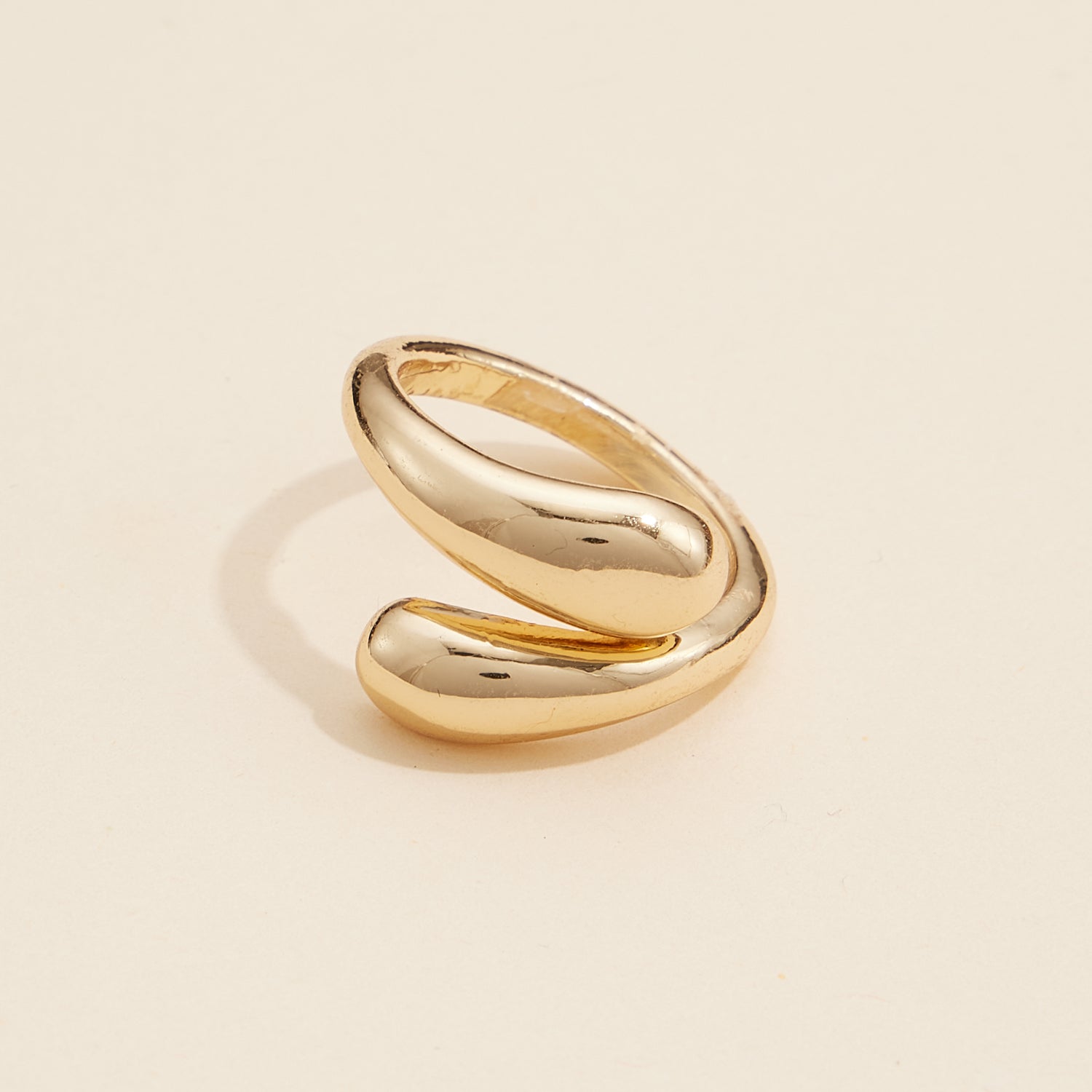 Sculpted Wraparound Ring – Modern Minimalist Statement
