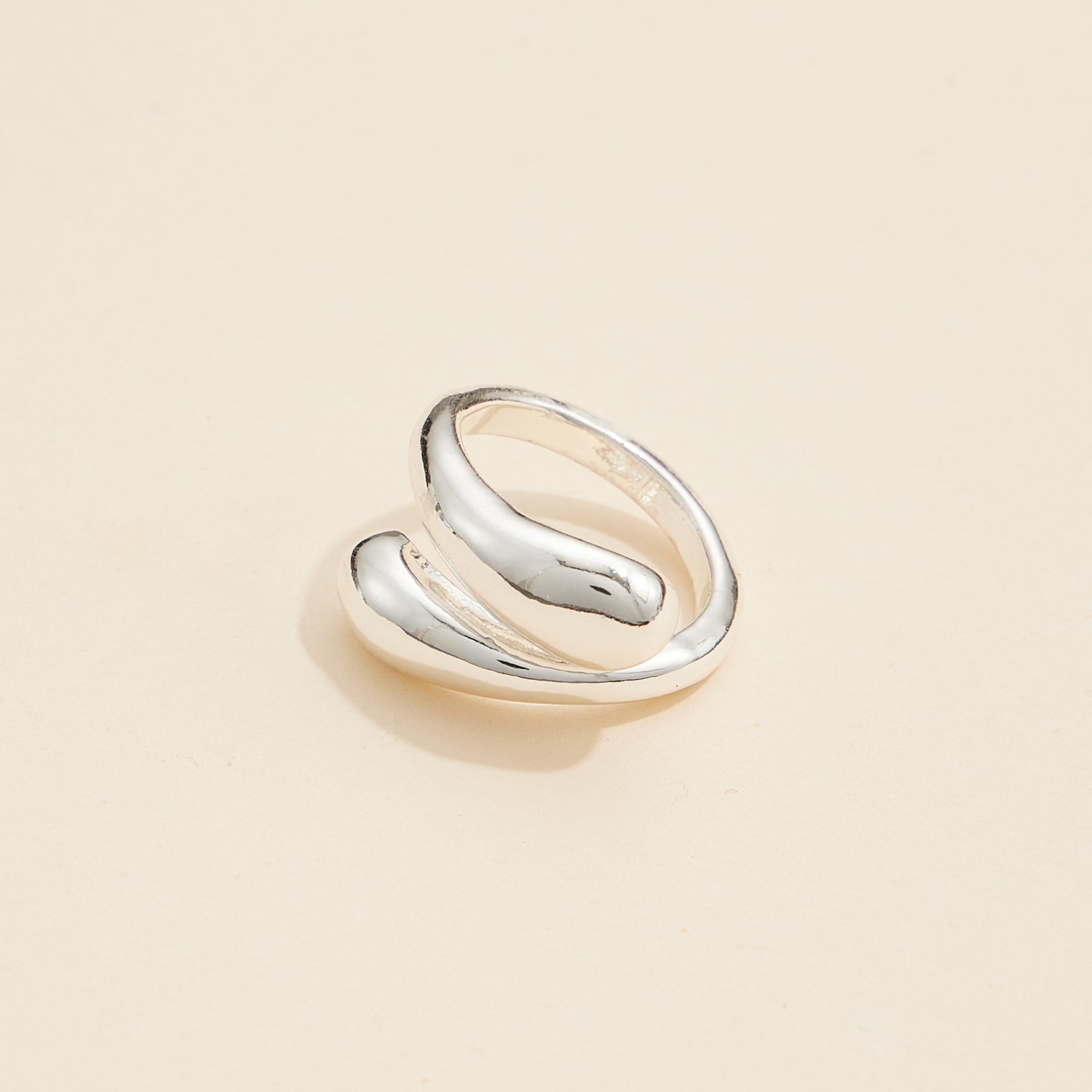 Sculpted Wraparound Ring – Modern Minimalist Statement