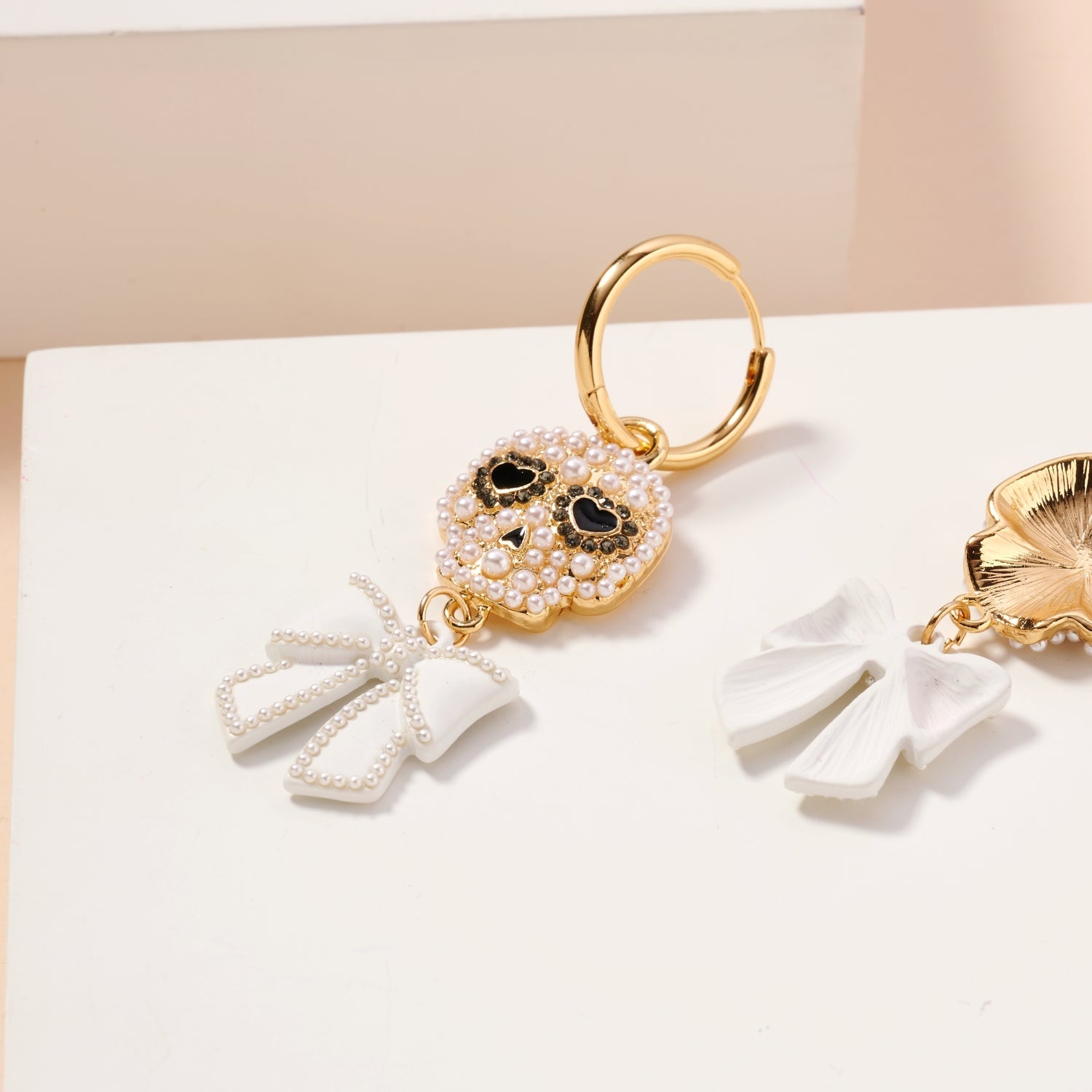 Halloween Skull and Pearl Dangling Earrings