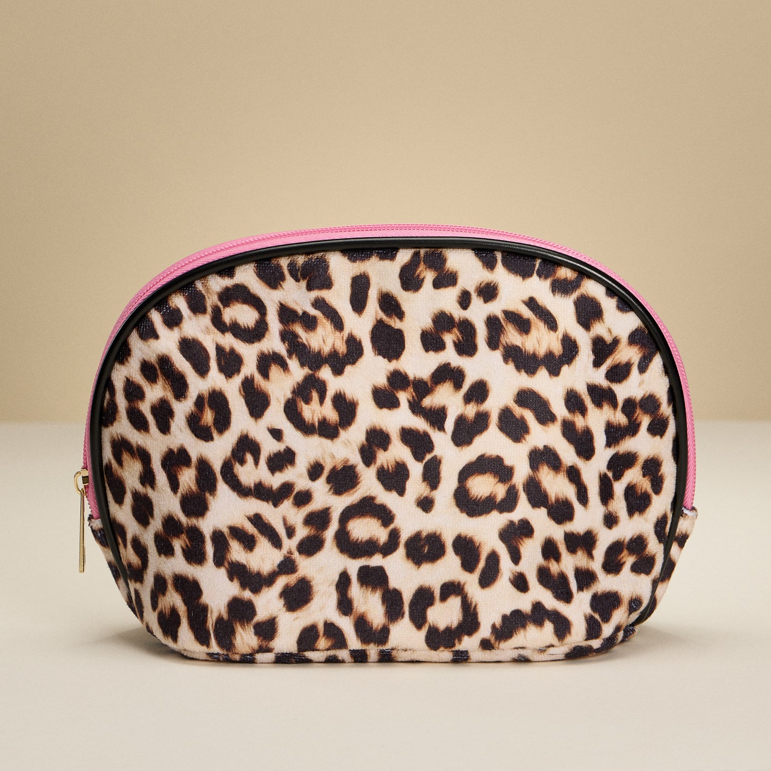 Rounded Leopard Print Makeup Bag – Chic Pouch with Pink Zipper