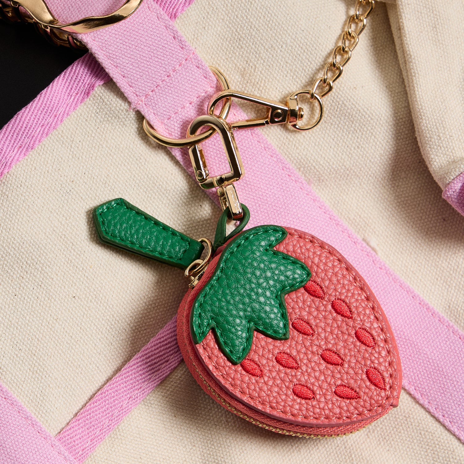 Strawberry-Inspired Leather Accessory Pouch with Keychain Clip - Frem