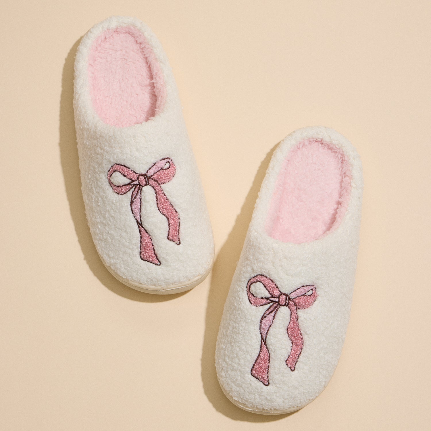 Elegant Plush Slippers with Soft Pink Bow Detail