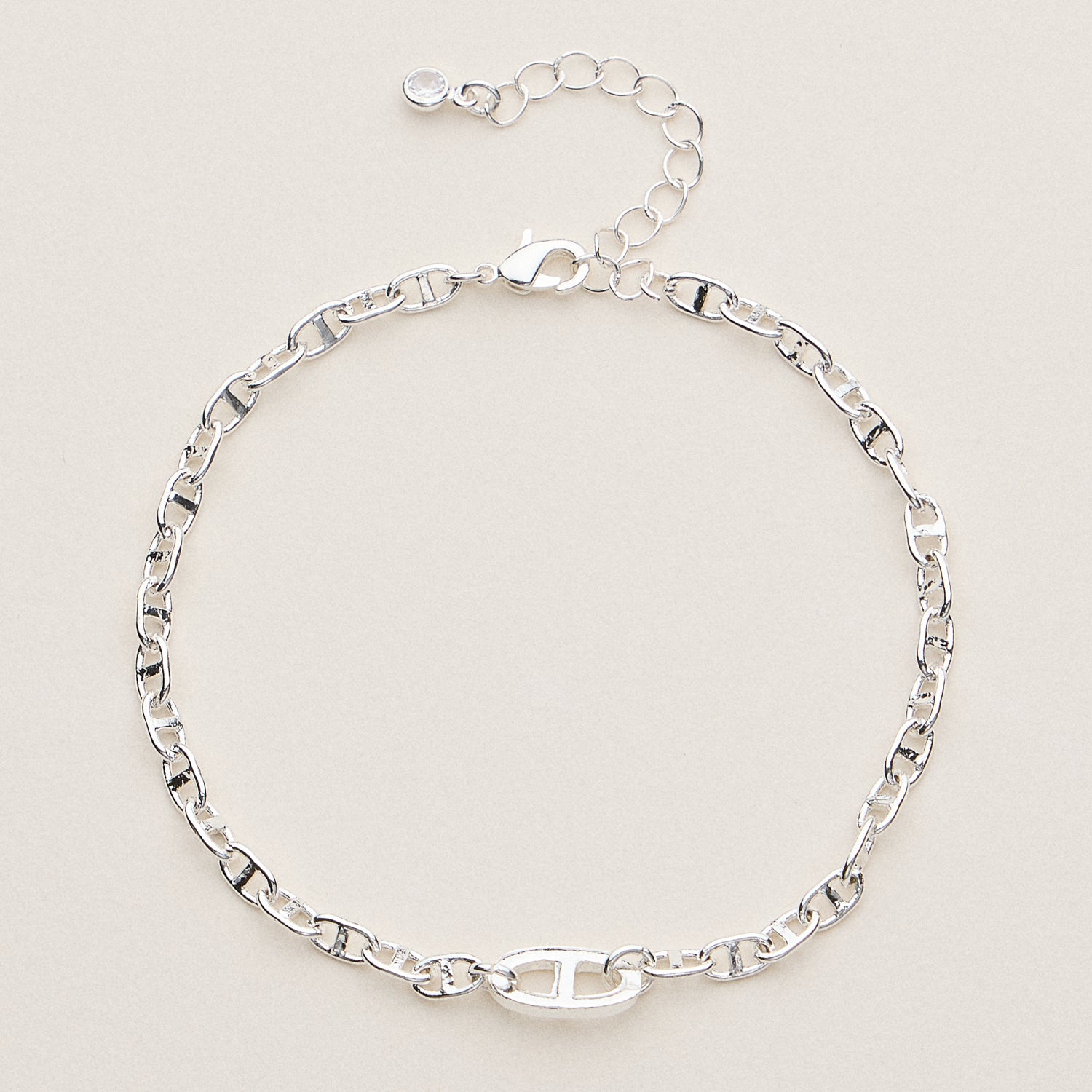 Refined Chain Bracelet with Sculpted Oval Link