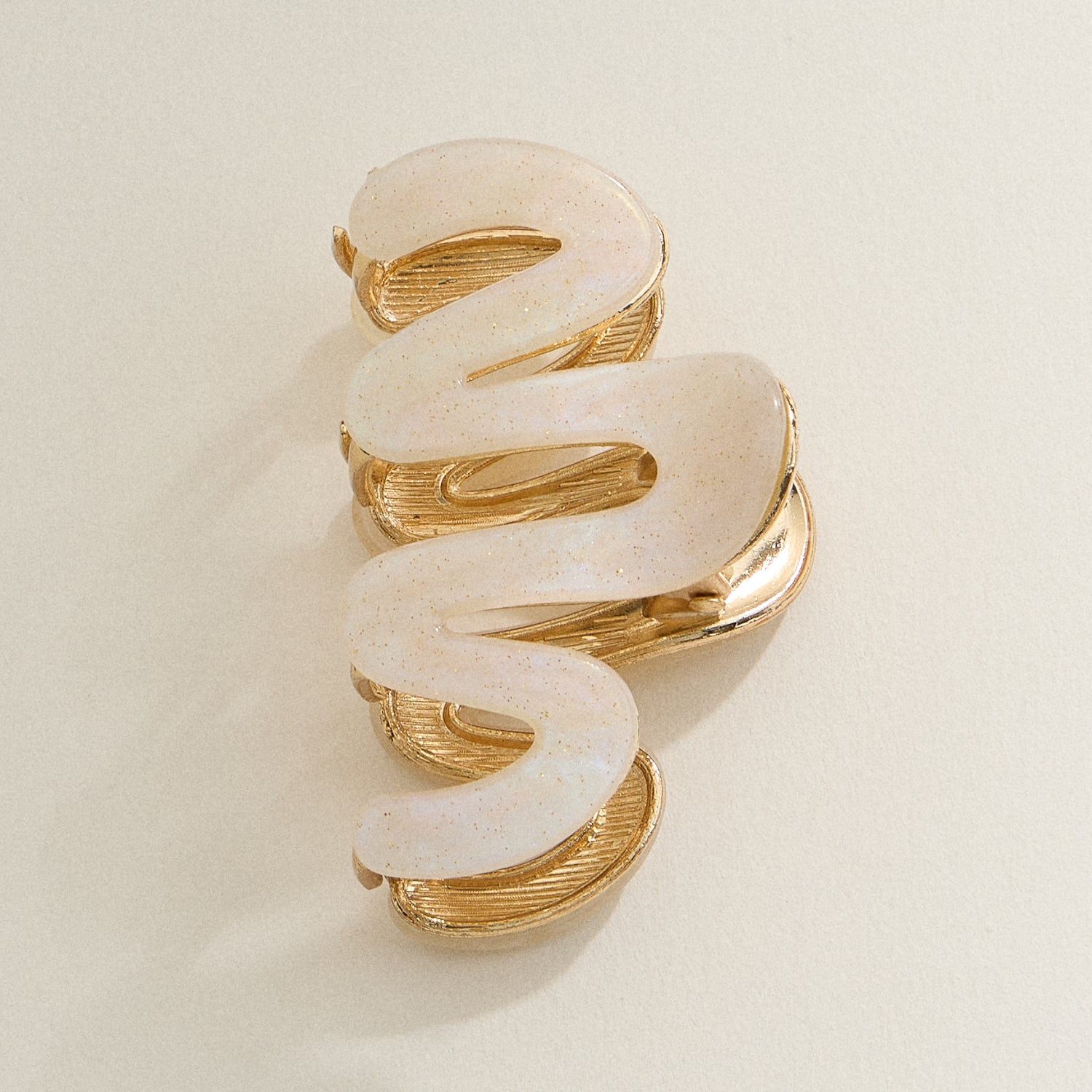 Wavy Matte Claw Clip with Gold Accents