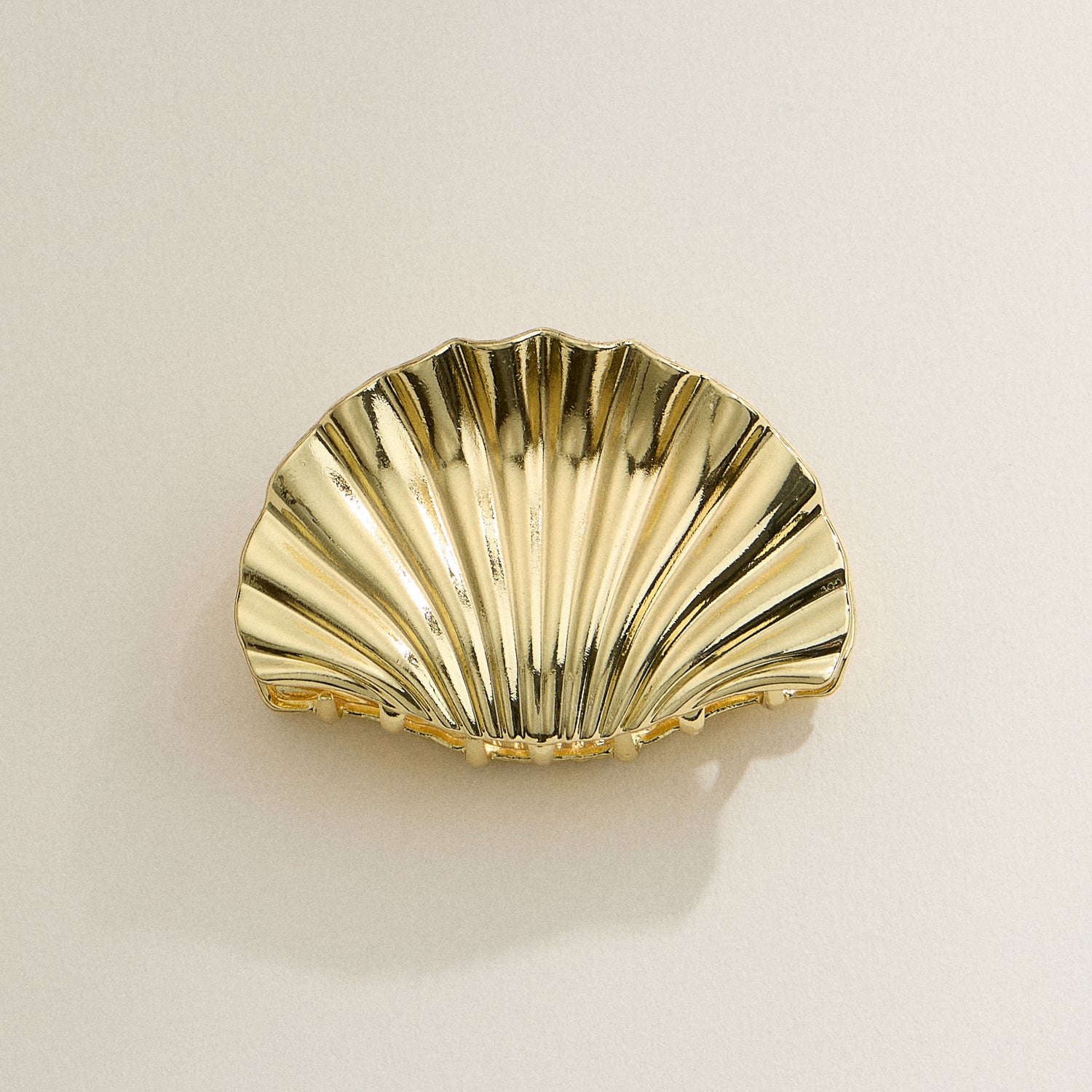 Refined Shell-Shaped Claw Clip – Gold & Silver