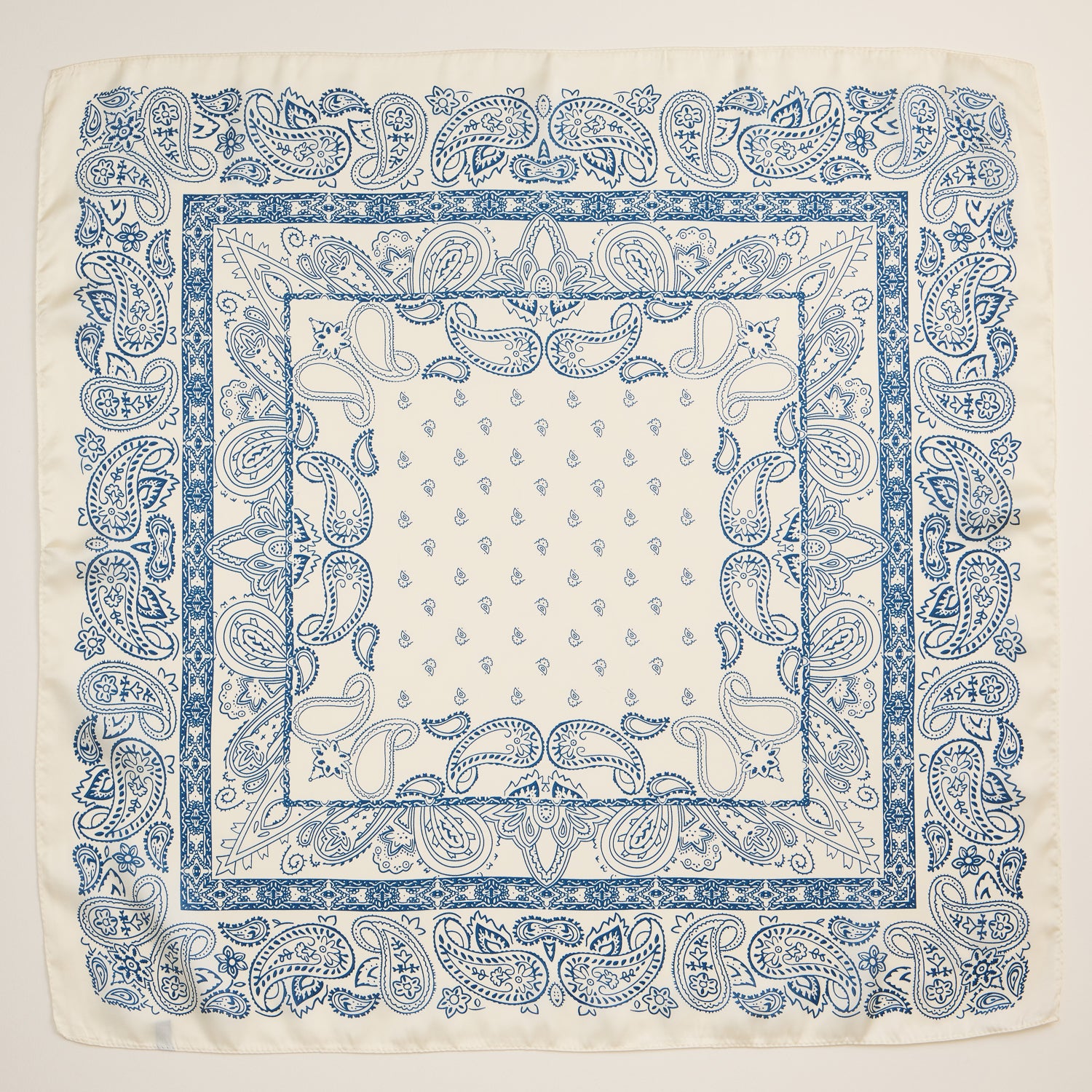 Classic Paisley Silk Scarf – Unisex Square Bandana with Silk Texture