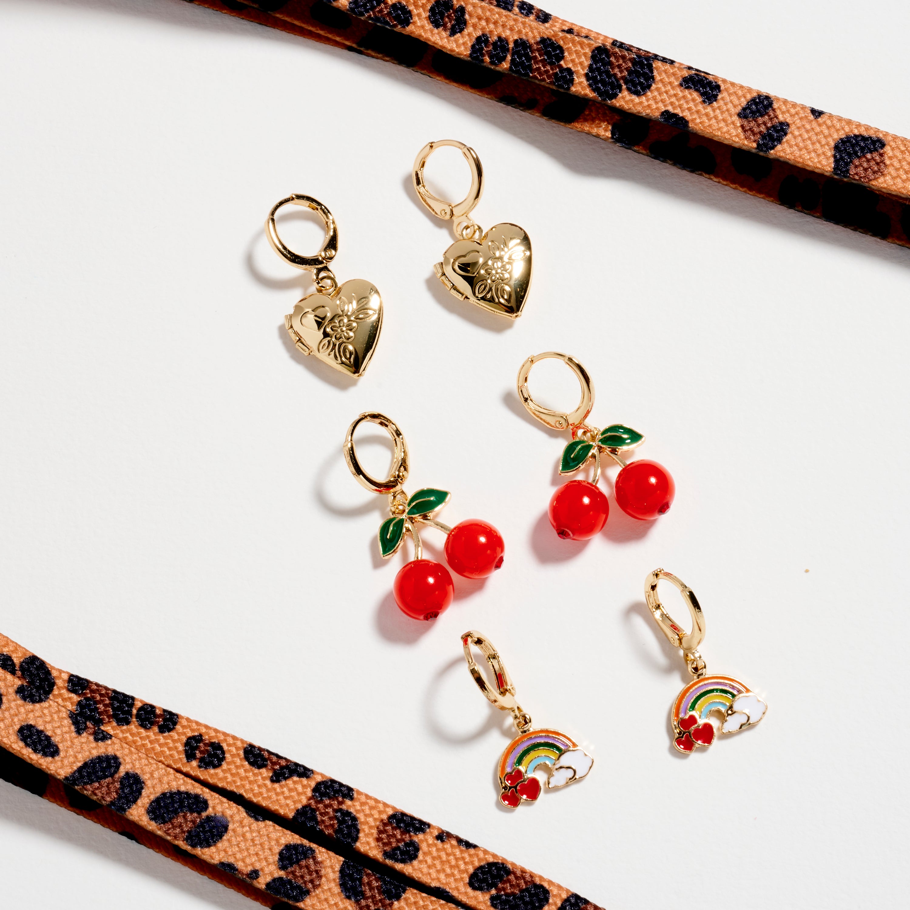 Leopard Shoelace Charm Set – Gold Heart, Cherry & Rainbow Charms - Frem