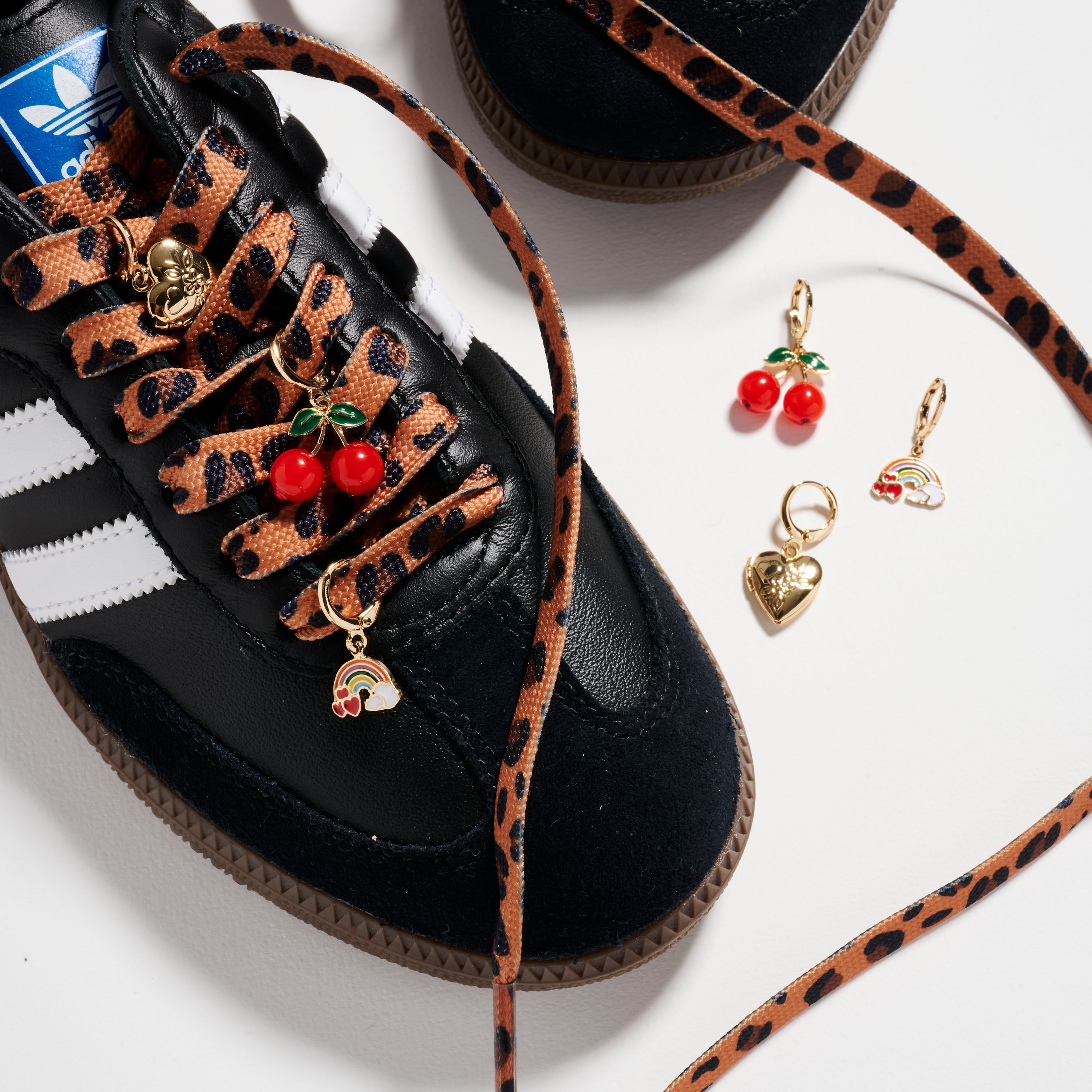 Leopard Shoelace Charm Set – Gold Heart, Cherry & Rainbow Charms - Frem