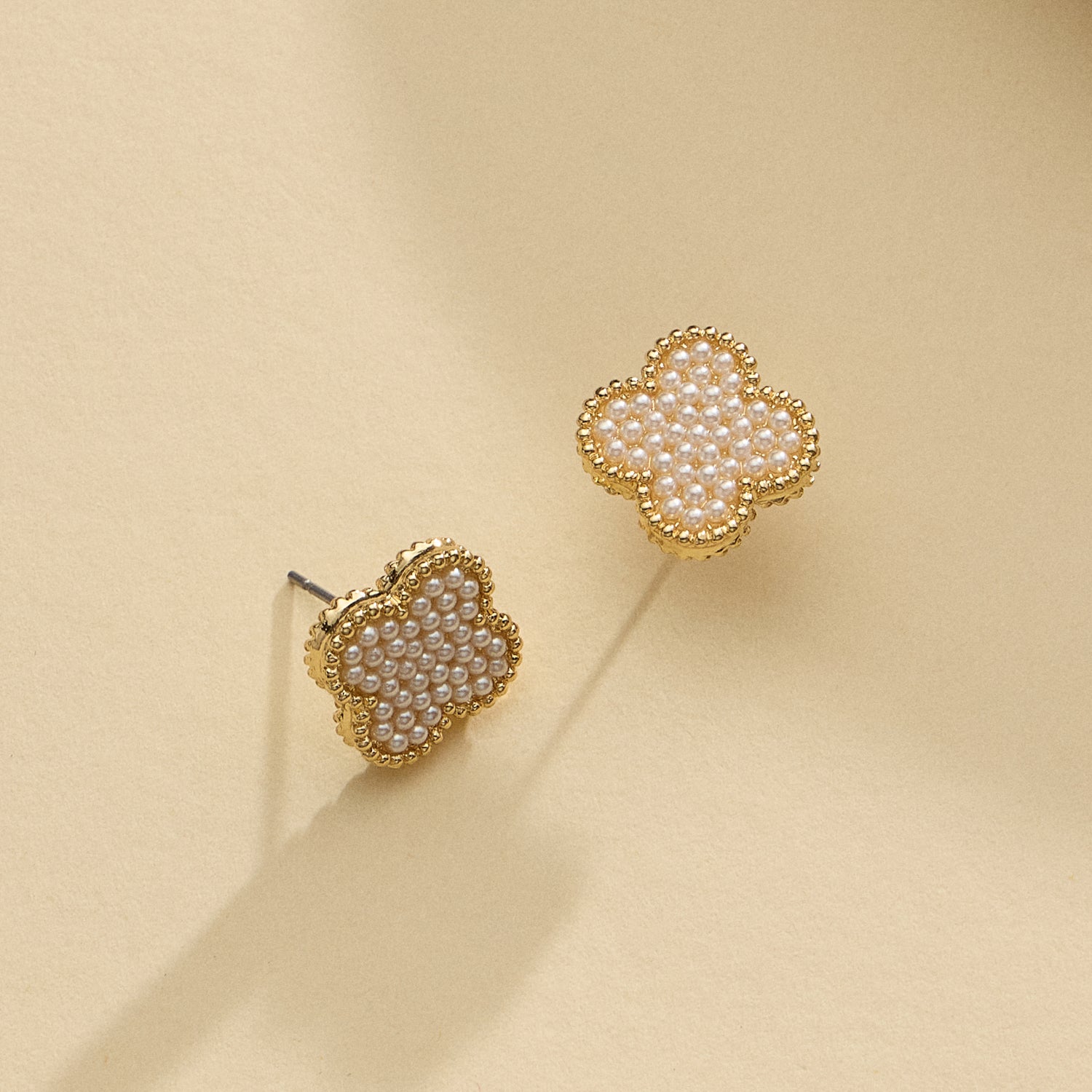 Clover Pearl Stud Earrings – Gold or Silver Plated Classic Design