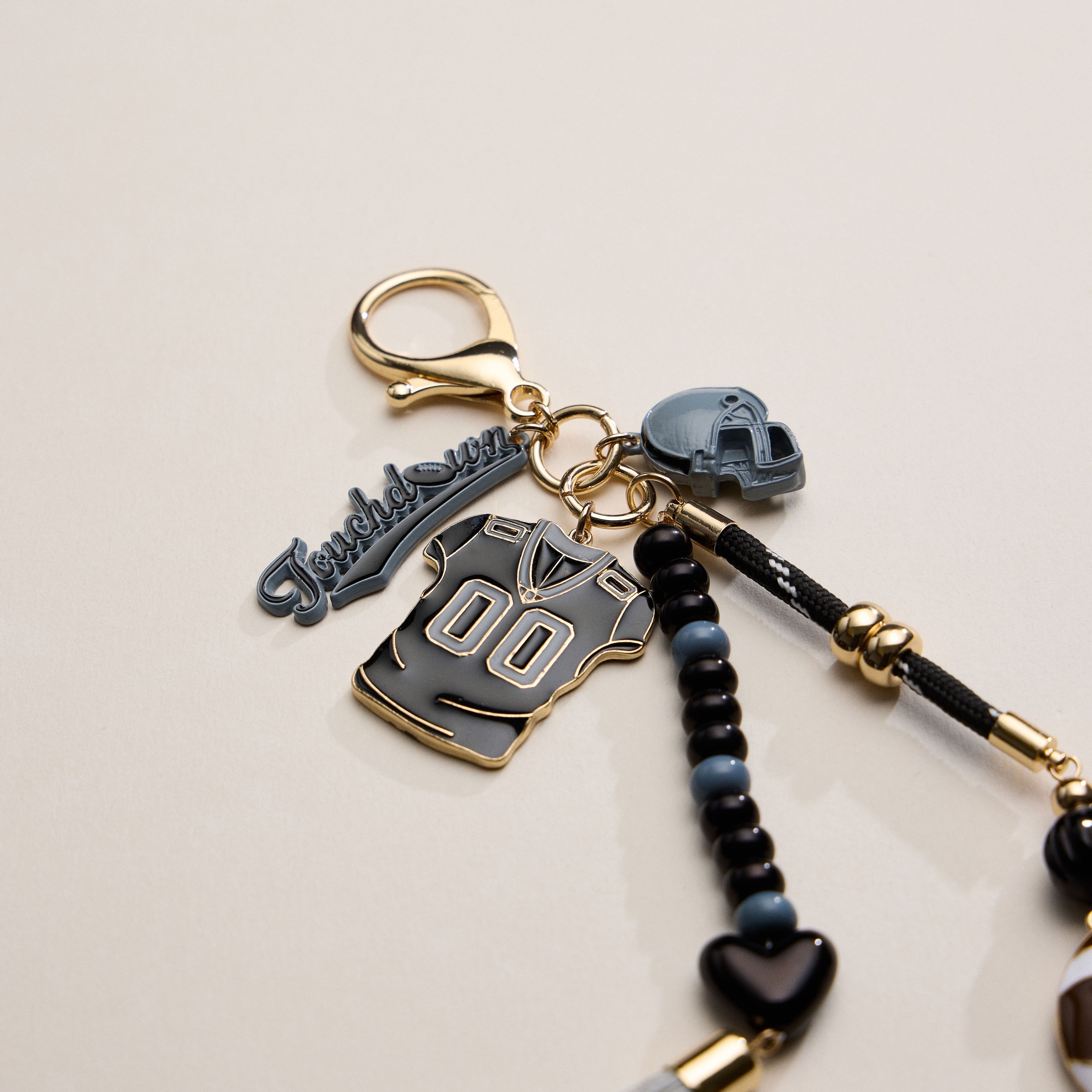 Gameday Football Keychain – Football Jersey, Helmet, Touchdown Charm & Tassel Bag Accessory - Frem