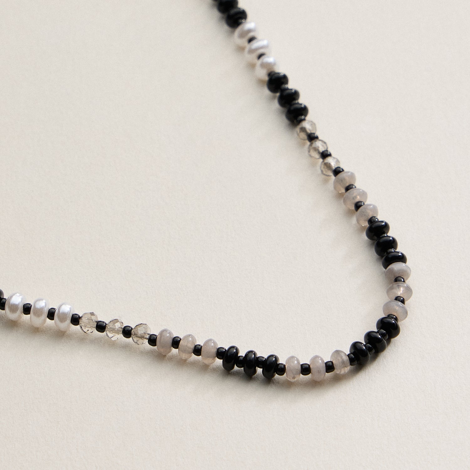 Faceted Glass Beaded Necklace with Gold Clasp - Frem