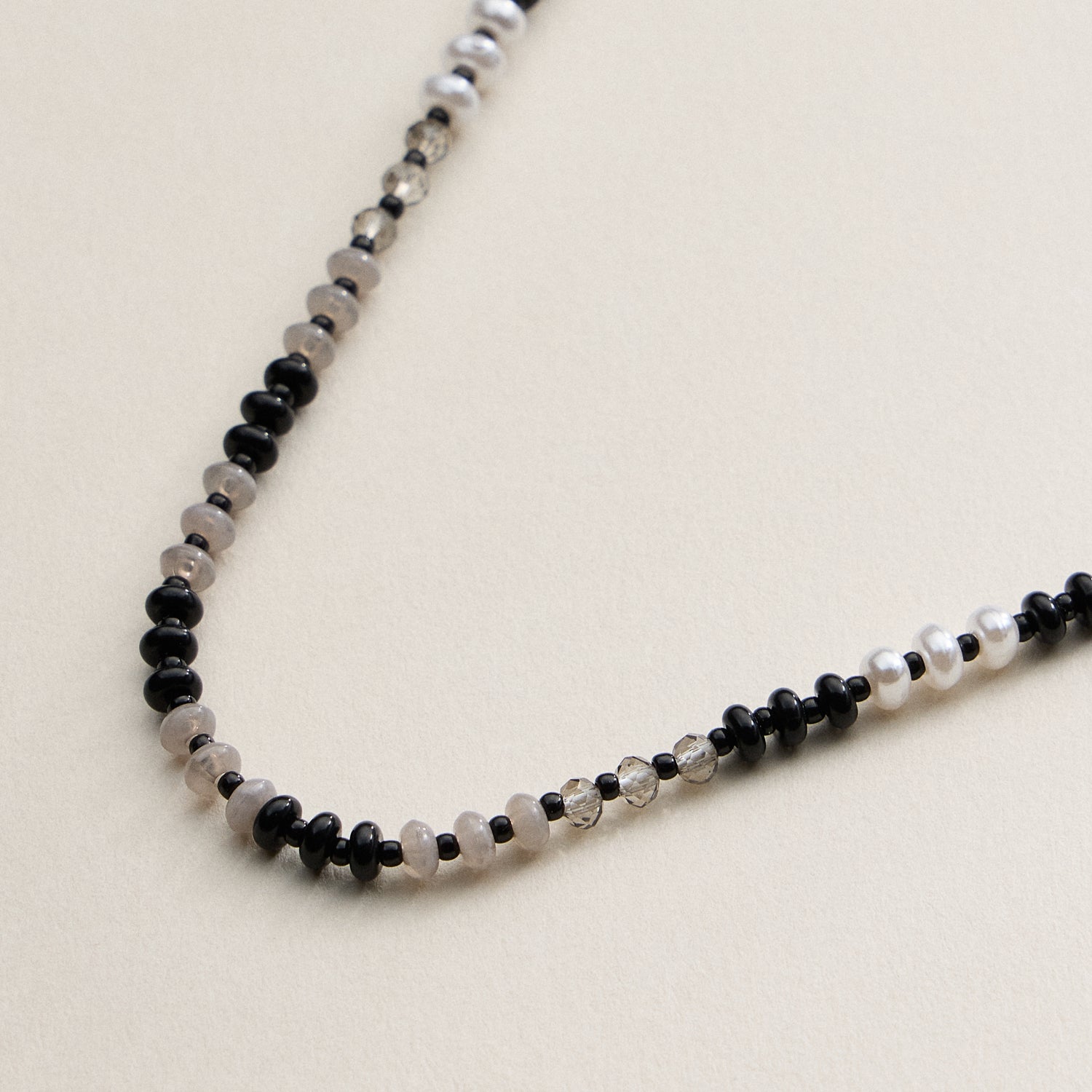 Faceted Glass Beaded Necklace with Gold Clasp - Frem