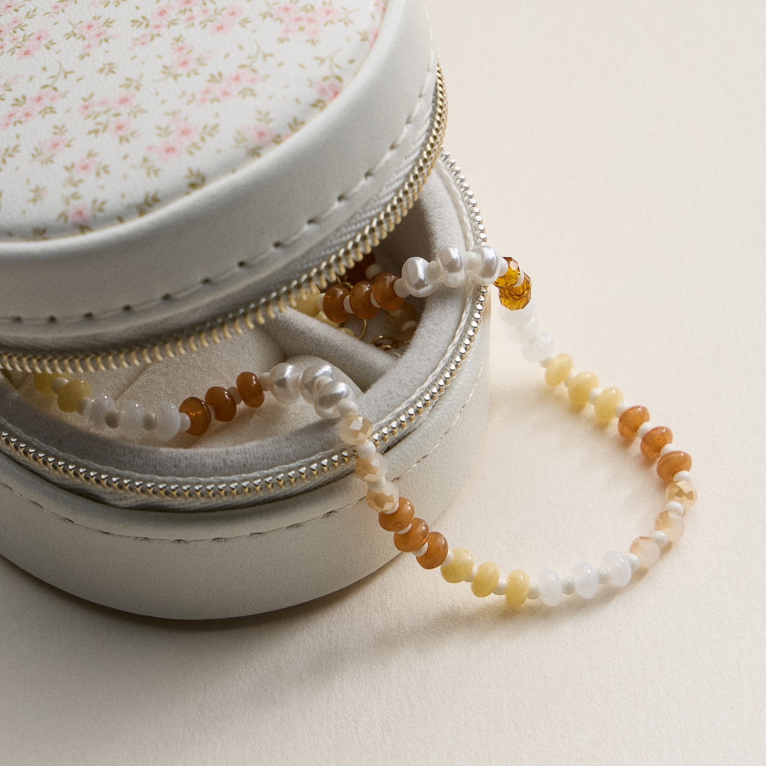 Faceted Glass Beaded Necklace with Gold Clasp - Frem