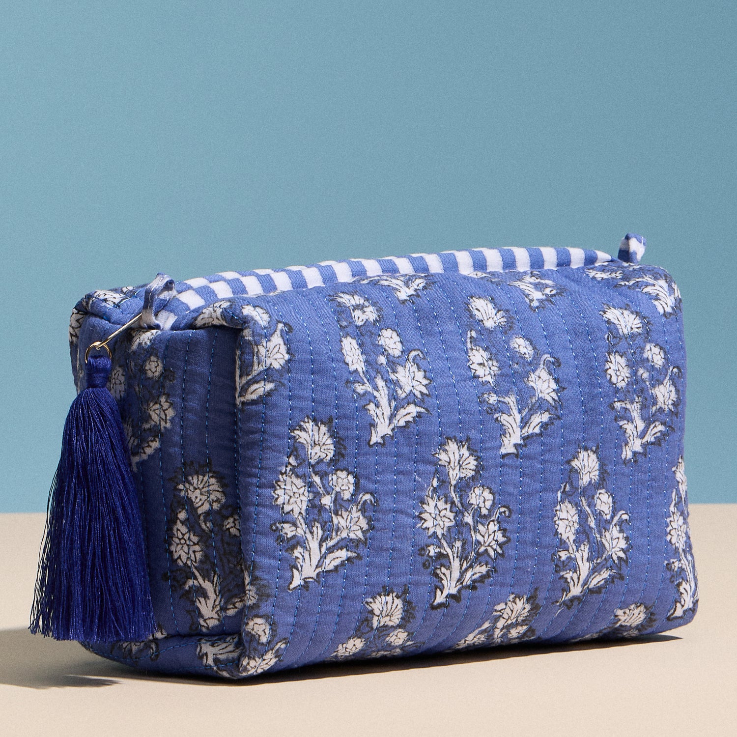 Blue Quilted Floral Cosmetic Pouch – Zipper Makeup Bag with Tassel - Frem