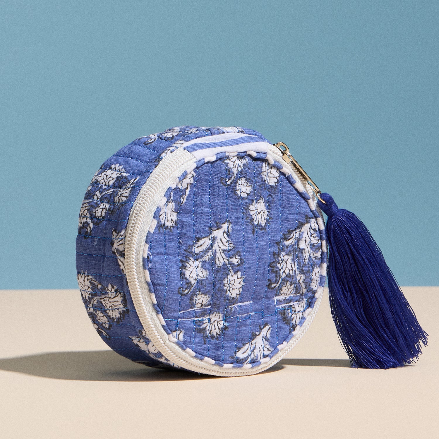 Blue Quilted Floral Round Coin Pouch – Zipper Coin Purse with Tassel - Frem
