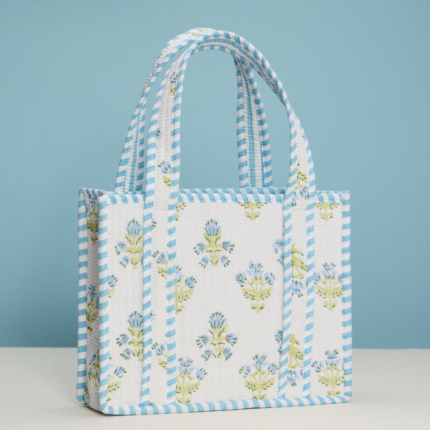 Blue Floral Quilted Mini Tote Bag – Soft Fabric Everyday Carry Handbag - Frem