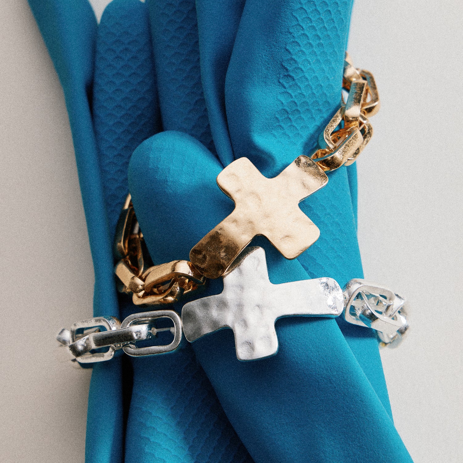 Hammered Cross Charm Chain Bracelet – Gold, Silver & Two-Tone Statement Link Jewelry - Frem