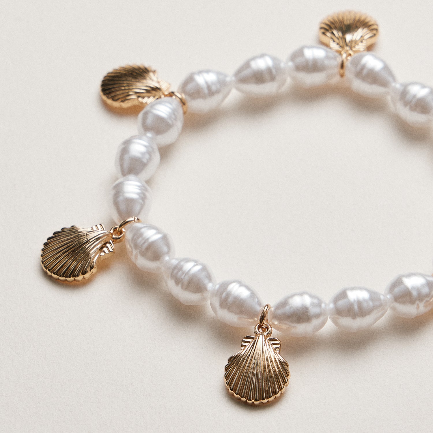 Pearl Bracelet with Gold Scallop Shell Charms | Pearl & Gold Jewelry
