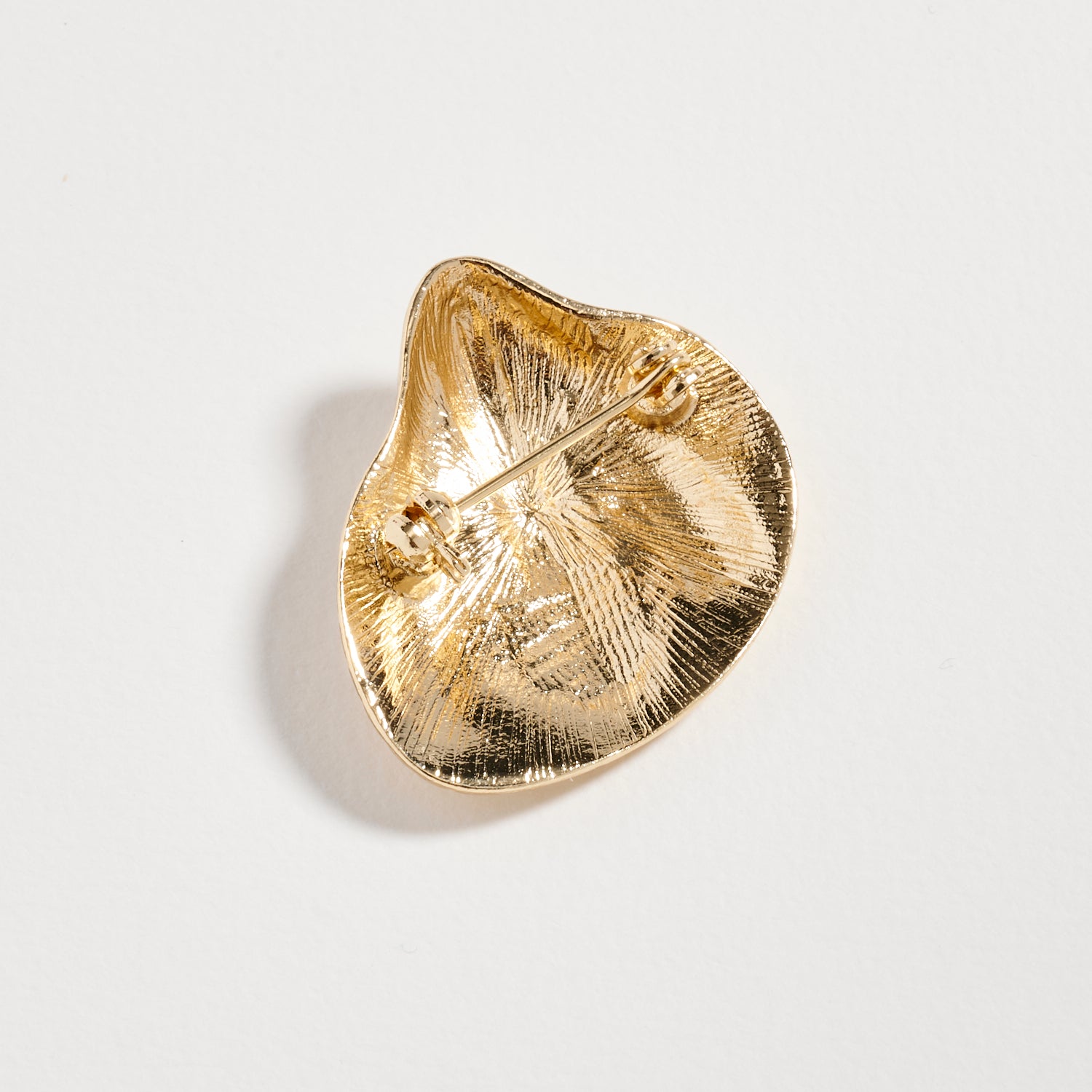 Gold Tone Clamshell Brooch with Pearl Enamel Detail | Elegant Coastal Statement Pin