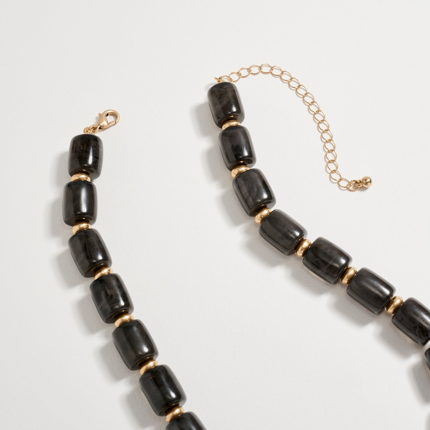 Gold Seashell Pendant Beaded Necklace – Chunky Resin Barrel Beads with Adjustable Chain, Coastal Statement Jewelry for Women - Frem