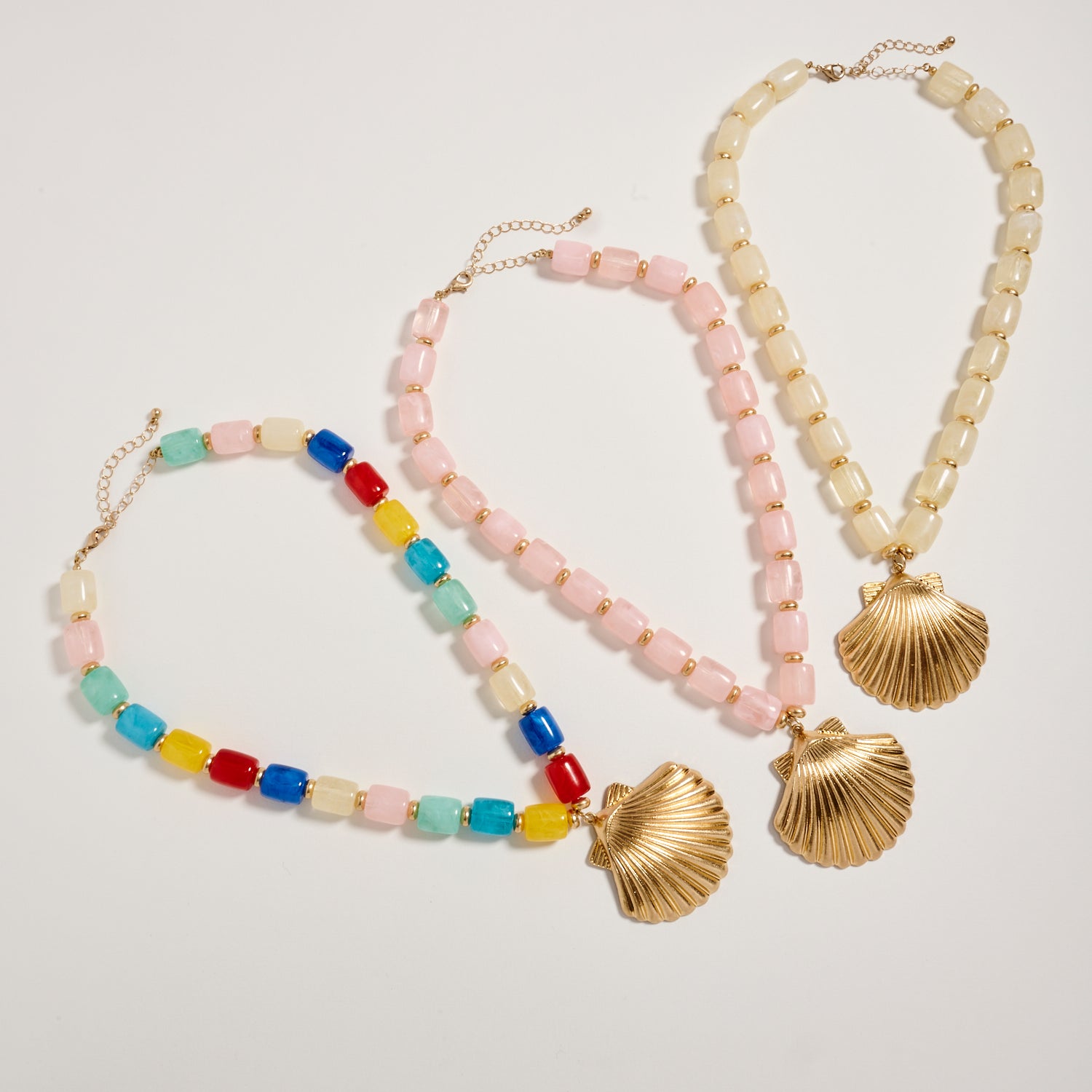 Gold Seashell Pendant Beaded Necklace – Chunky Resin Barrel Beads with Adjustable Chain, Coastal Statement Jewelry for Women - Frem