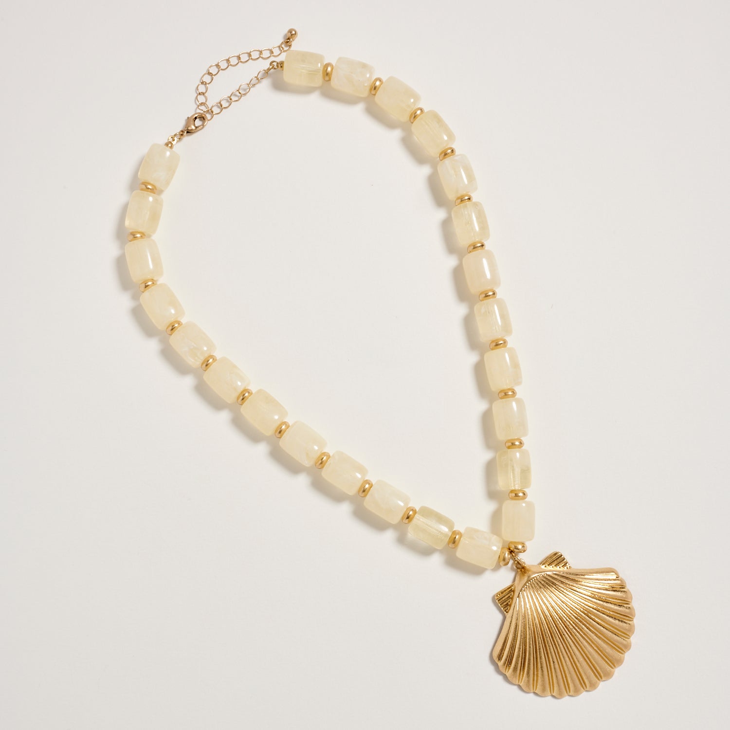 Gold Seashell Pendant Beaded Necklace – Chunky Resin Barrel Beads with Adjustable Chain, Coastal Statement Jewelry for Women - Frem