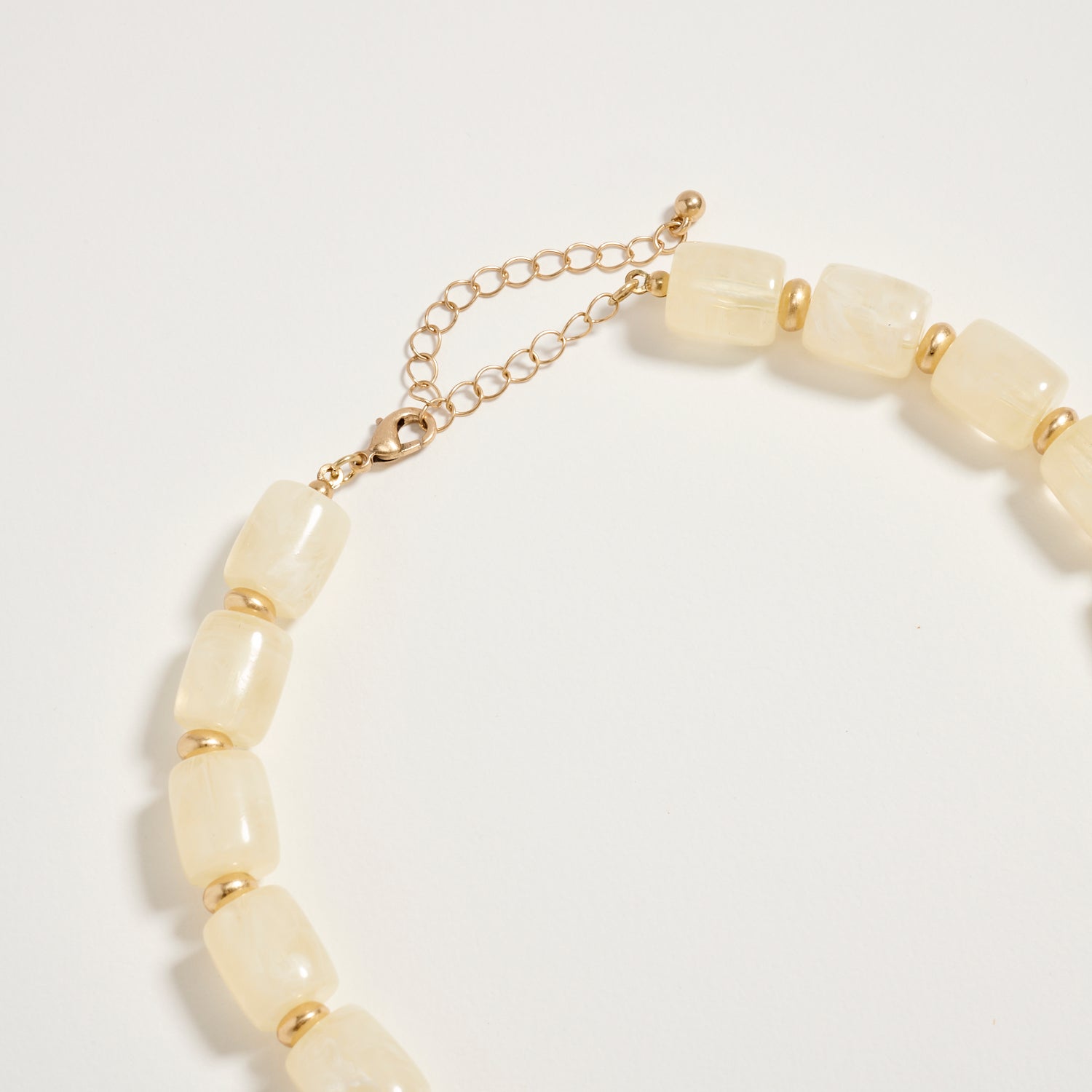 Gold Seashell Pendant Beaded Necklace – Chunky Resin Barrel Beads with Adjustable Chain, Coastal Statement Jewelry for Women - Frem