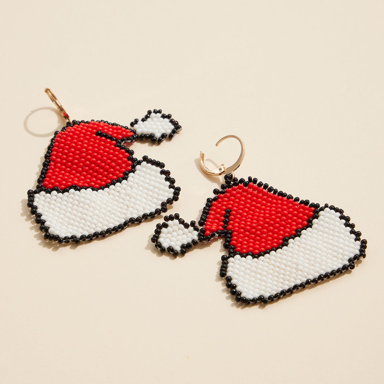 Beaded Santa Hat Earrings for Festive Charm - Frem