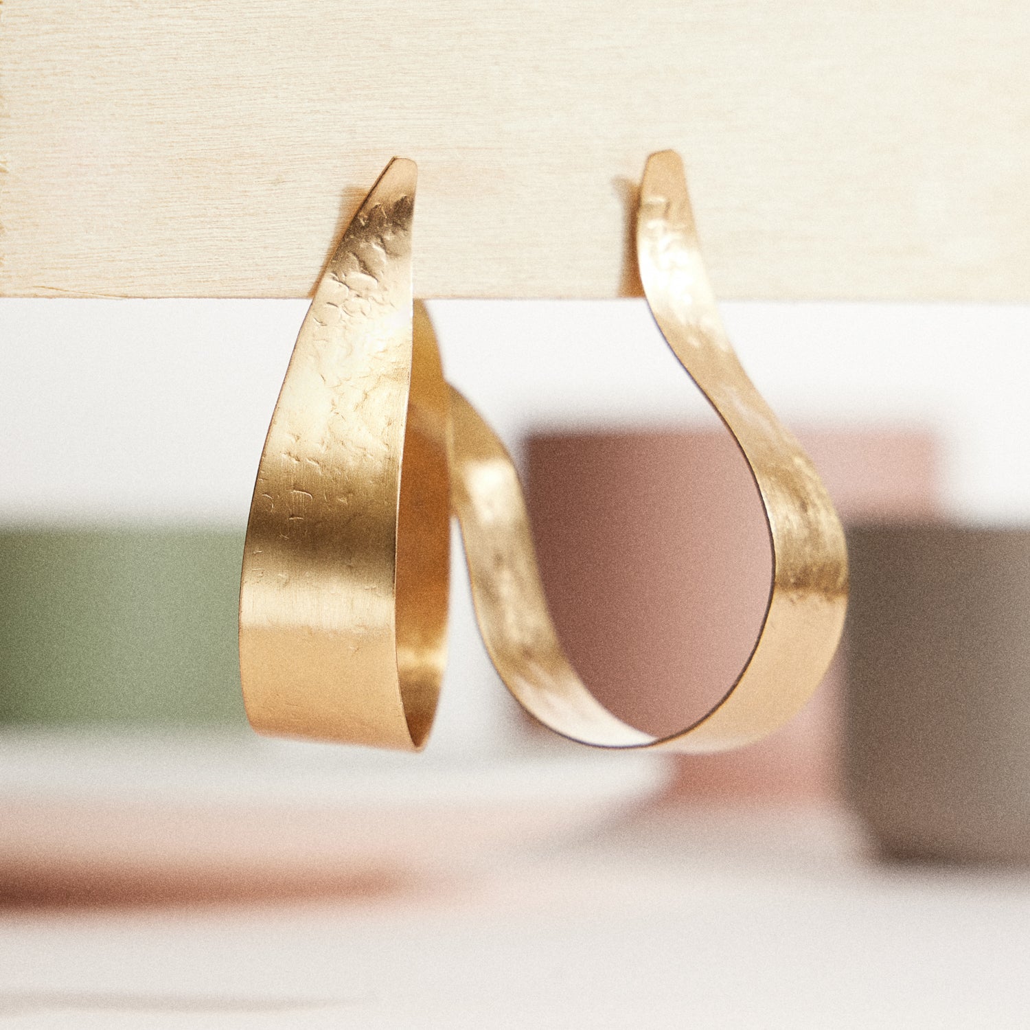 Gold-Tone Wavy Hoop Earrings – Sculptural Modern Statement