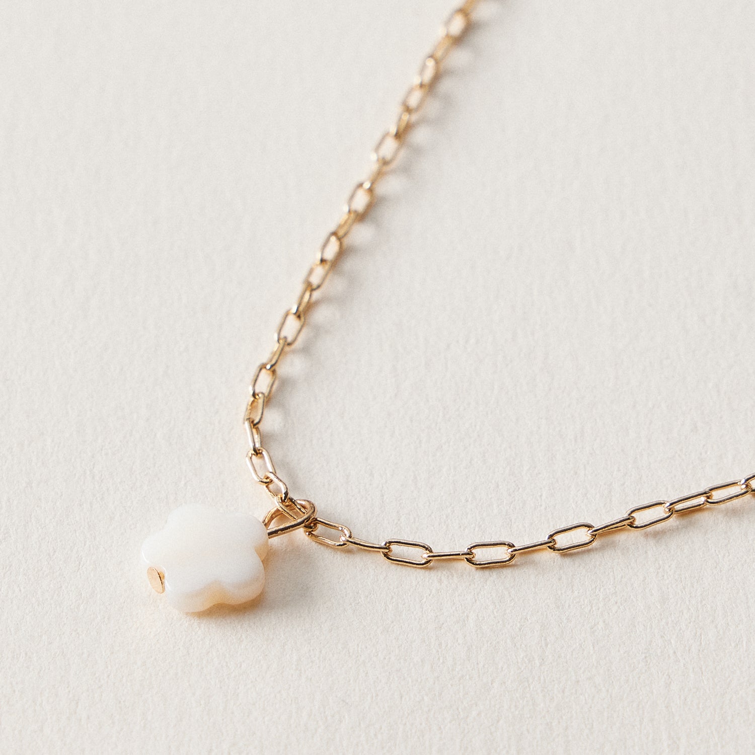 Flower Charm Chain Anklet – Minimal White Flower Anklet