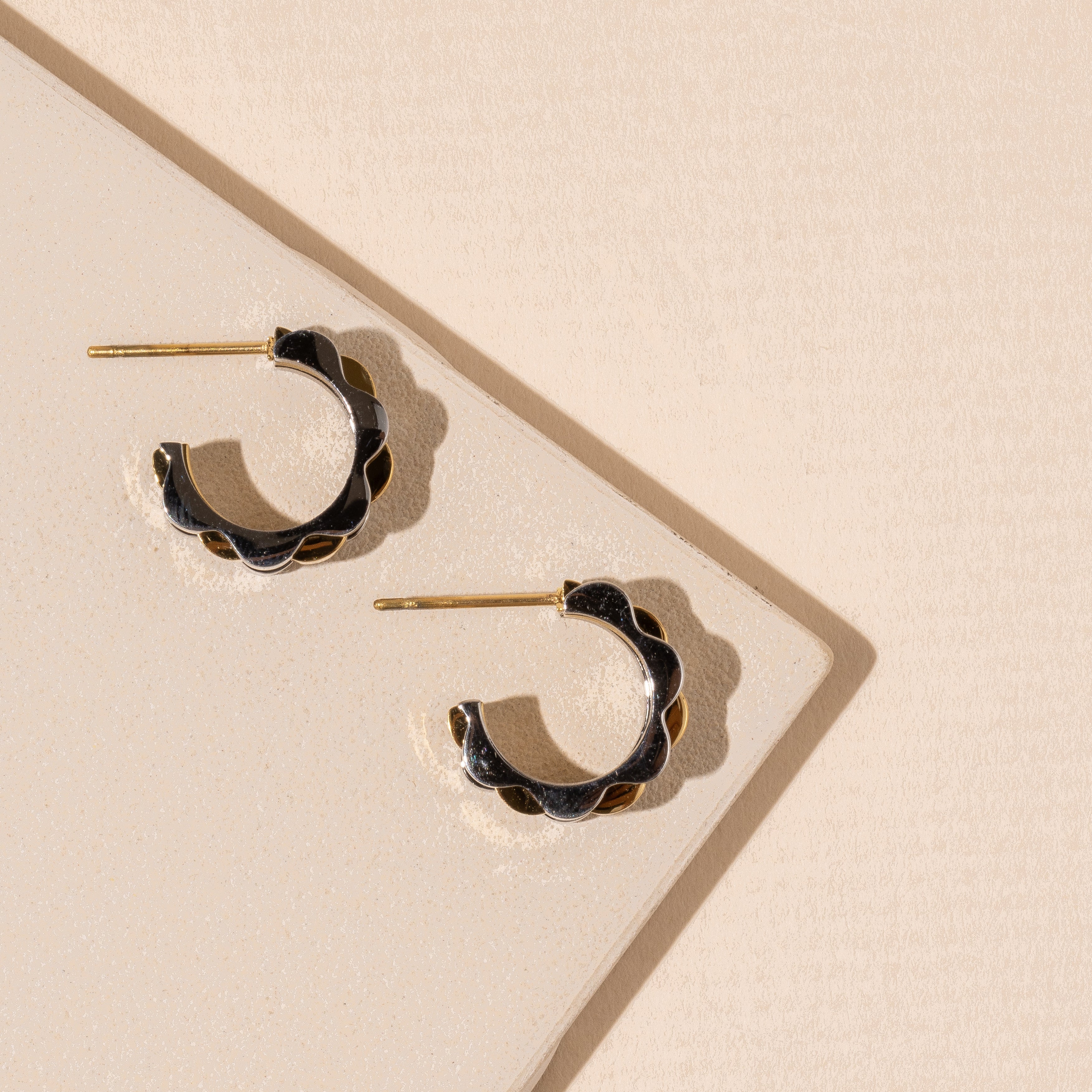 Wavy 18K Gold-Dipped Stainless Steel Hoop Earrings - Frem