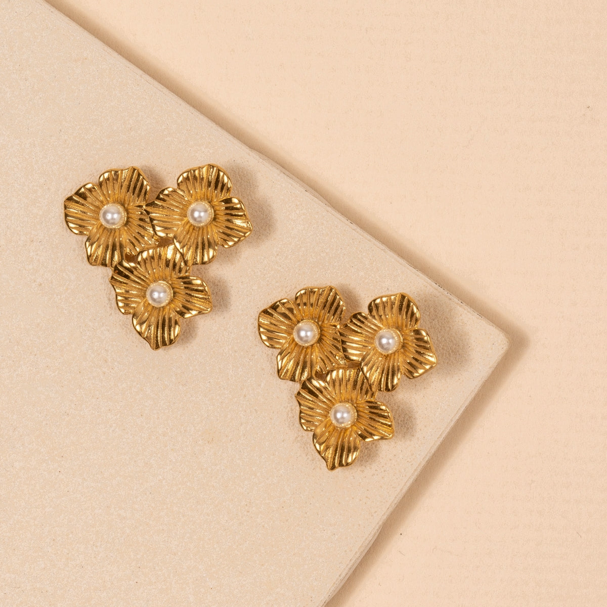 Pearl on Flower 18K Gold Plated Stainless Steel | Earrings