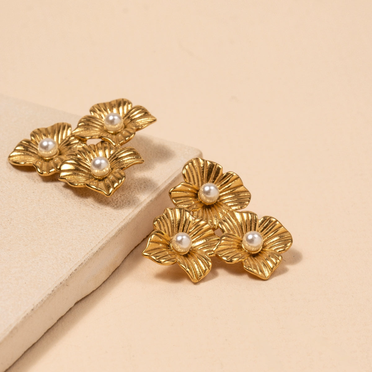 Pearl on Flower 18K Gold Plated Stainless Steel | Earrings