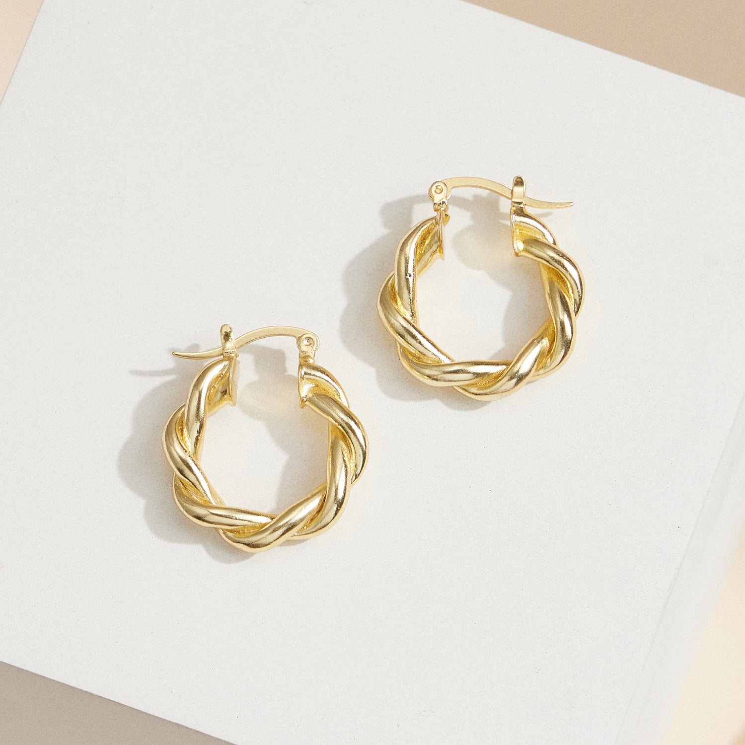 18K Gold Rope Twist Hoop Earrings – Classic Textured Design