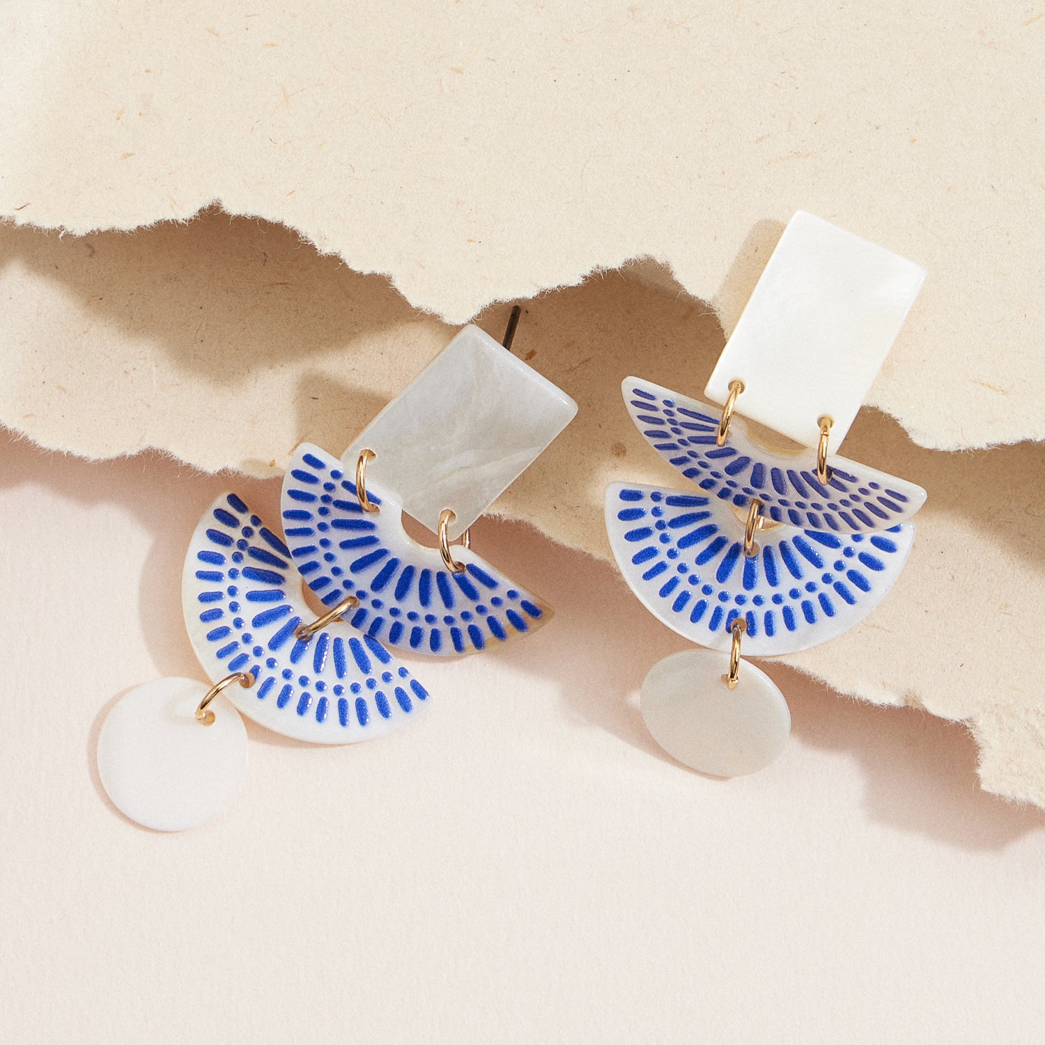 Blue & White Geometric Drop Earrings – Mother-of-Pearl Boho Statement