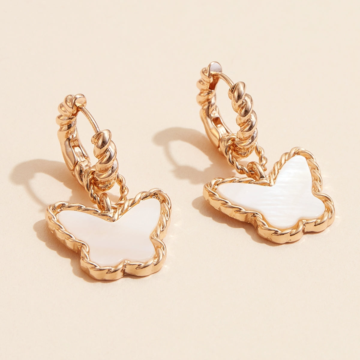 Butterfly Shell Charm Hoop Earrings - Frem