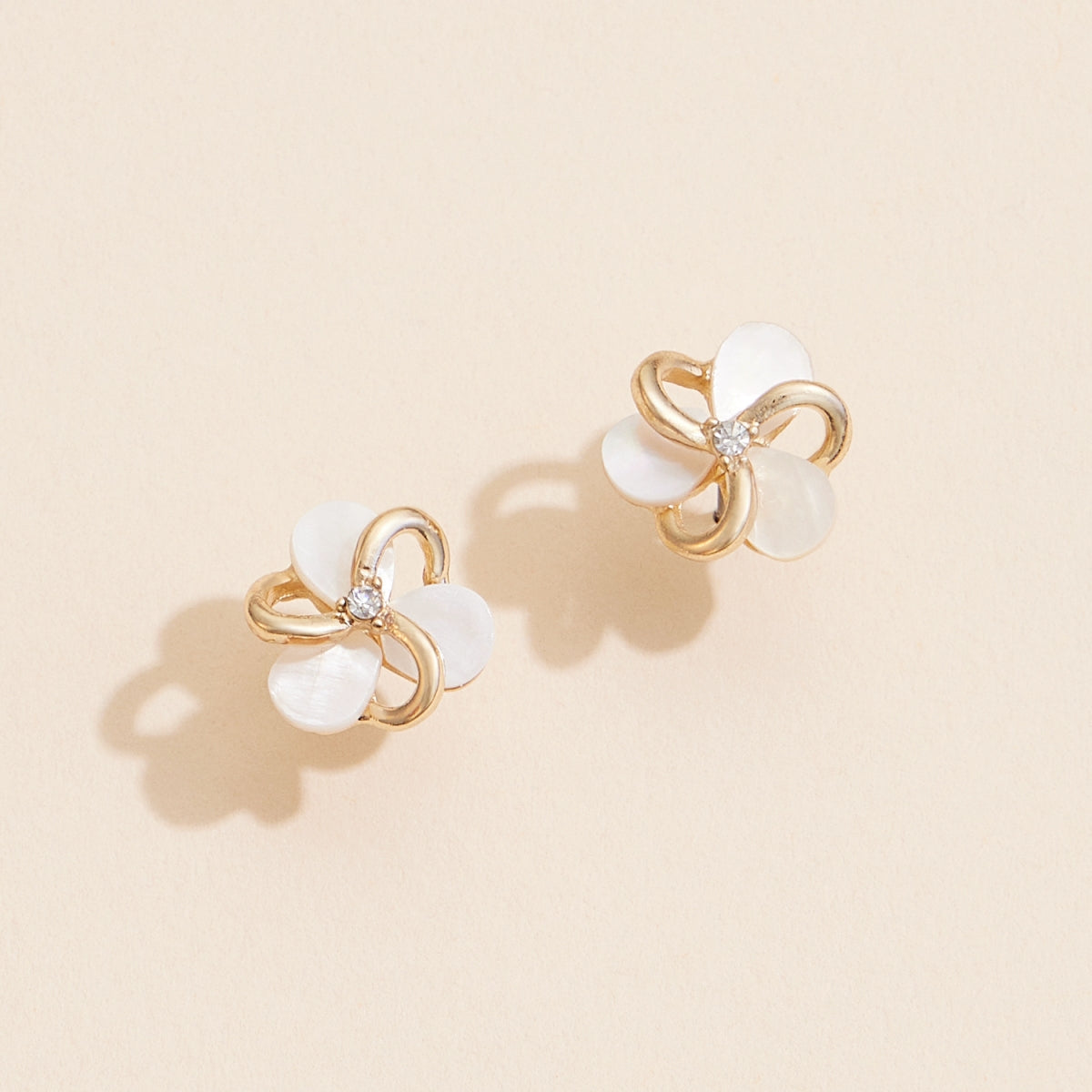 Floral Shell Stud Earrings - Frem