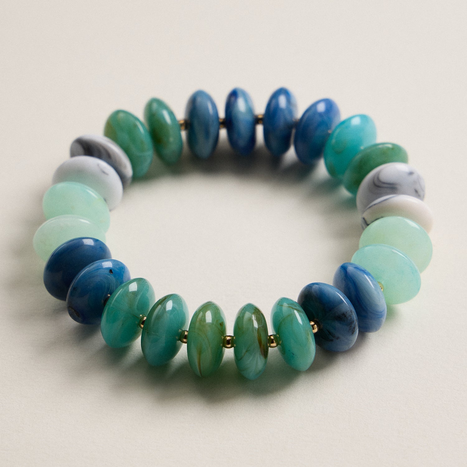 Gradient Resin Disk Stretch Bracelet in Ombre Tones